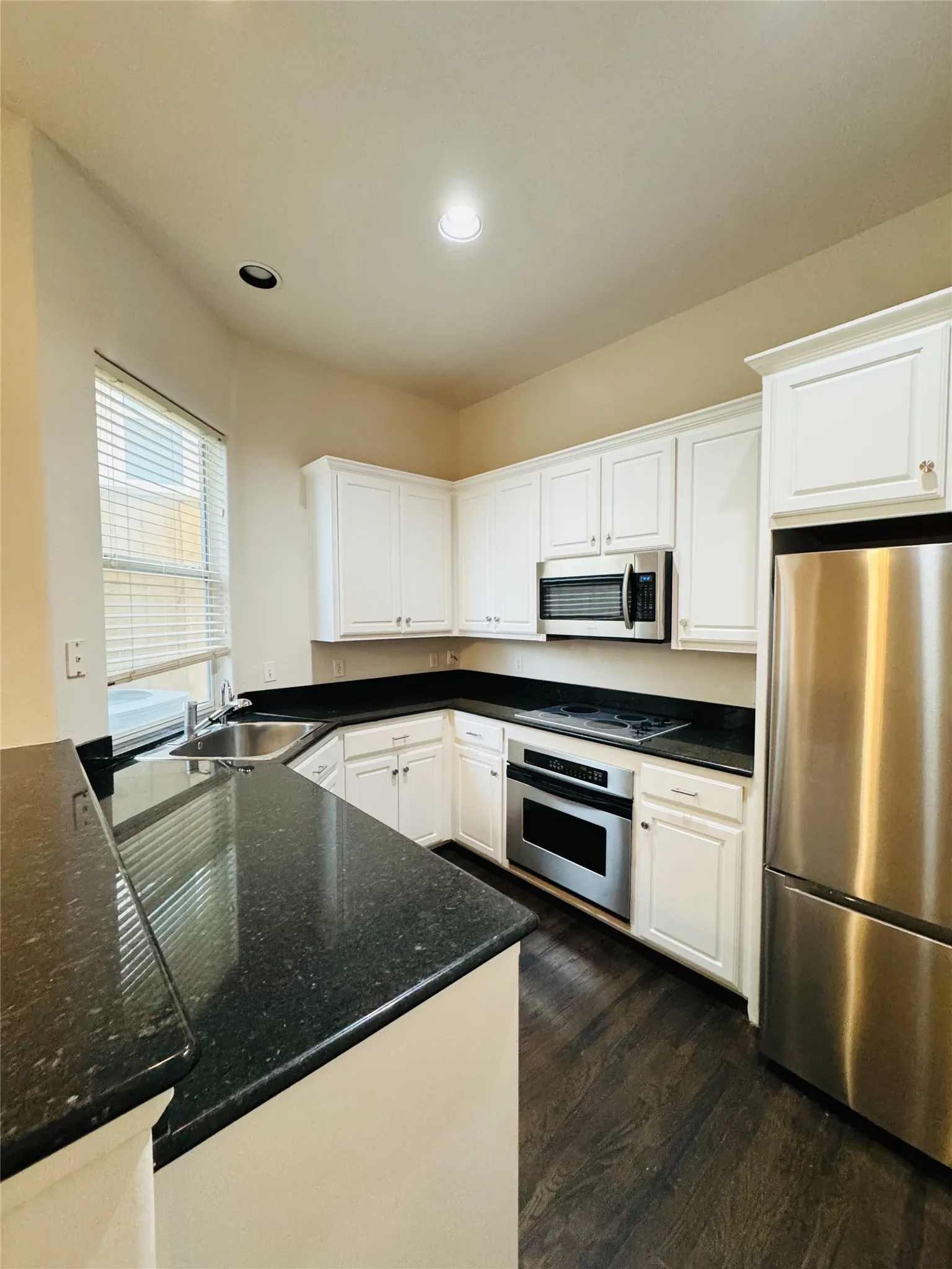 Single Family Residence For Rent in Dallas County , 4119 Throckmorton Street, Dallas, Texas 75219, 3 Bedroom, 3 Bathroom, 2 Garage spaces, 2,070 Sqft, built in 1997, mls#21258729, Real Estate Agent in Dallas, Homes For Rent in Dallas county, Homes For Rent in Dallas, Realtor in Dallas Texas, Real Estate Brokerage Independent Realty Texas, Luminita Cordes Realtor