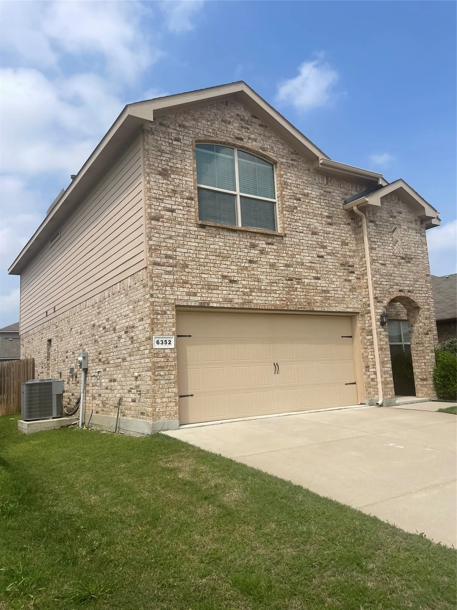 Single Family Residence For Sale in Tarrant County , 6352 Porthole Lane, Fort Worth, Texas 76179, 4 Bedrooms, 3 Bathrooms, 2 Garage spaces, 2,508 Sqft, built in 2018, Preowned, Price $370,000, mls#21252637, Real Estate Agent in Fort Worth, Homes For Sale in Tarrant county, Homes For Sale in Fort Worth, Realtor in Fort Worth Texas, Real Estate Brokerage Independent Realty Texas, Luminita Cordes Realtor
