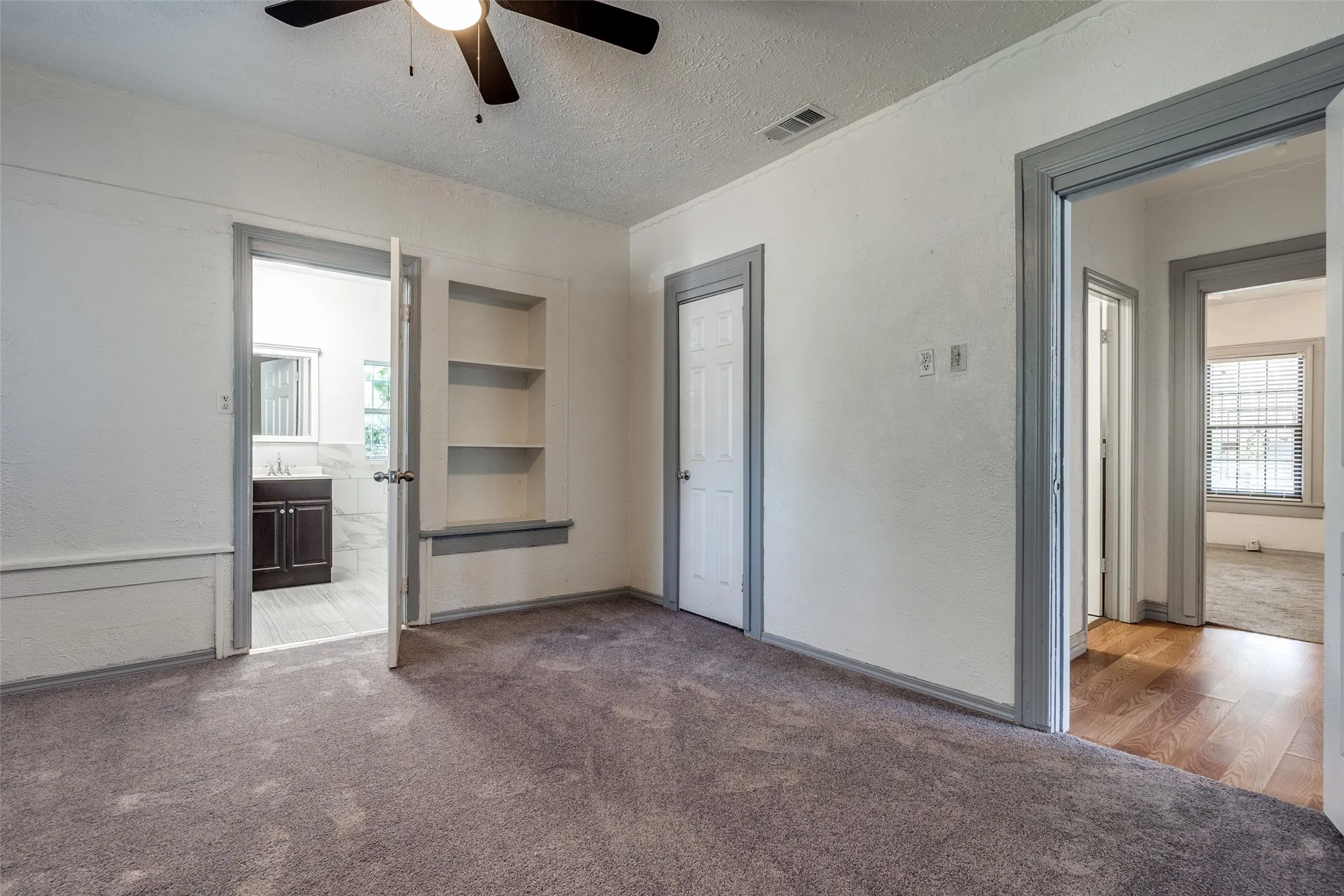 Single Family Residence For Sale in Dallas County , 711 S Rosemont Avenue, Dallas, Texas 75208, 2 Bedroom, 2 Bathroom, Garage spaces, 1,374 Sqft, built in 1924, Preowned, mls#21258765, Real Estate Agent in Dallas, Homes For Sale in Dallas county, Homes For Sale in Dallas, Realtor in Dallas Texas, Real Estate Brokerage Independent Realty Texas, Luminita Cordes Realtor