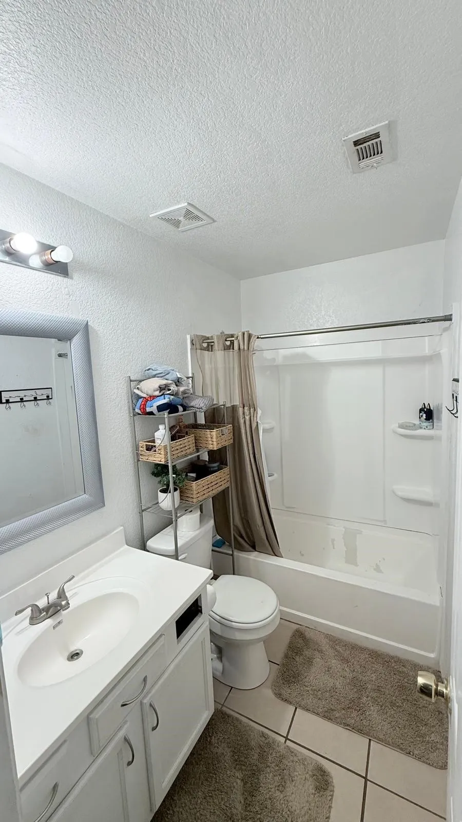 Duplex For Sale in Tarrant County , 1419 E Robert Street 1417, Fort Worth, Texas 76104, 6 Bedrooms, 4 Bathrooms, Garage spaces, 0 Sqft, built in 2005, Preowned, Price $340,000, mls#21258436, Real Estate Agent in Fort Worth, Homes For Sale in Tarrant county, Homes For Sale in Fort Worth, Realtor in Fort Worth Texas, Real Estate Brokerage Independent Realty Texas, Luminita Cordes Realtor