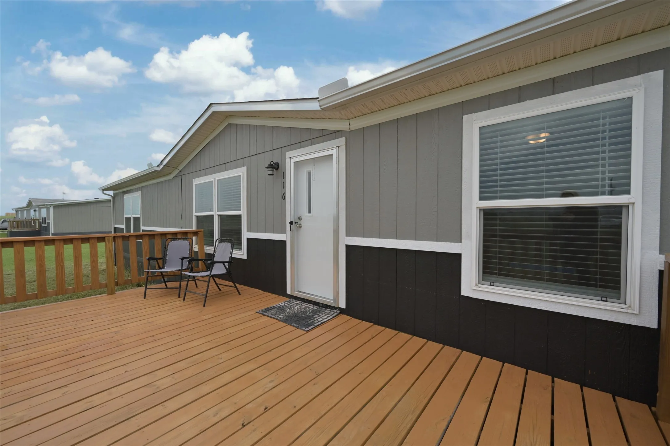 Huge front deck