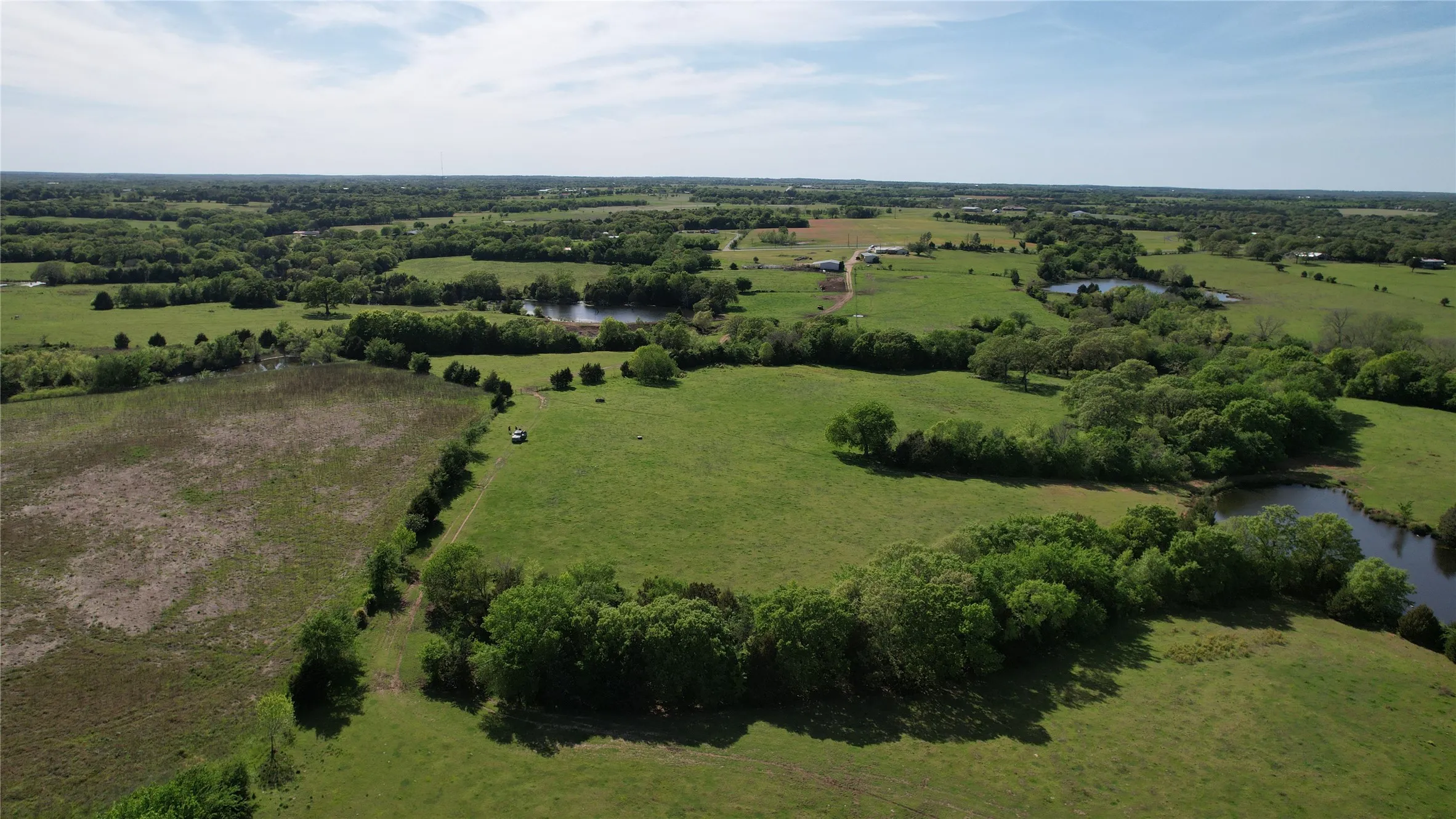 Farm For Sale in Grayson County , 850 Gordonville Road, Gordonville, Texas 76245, 4 Bedrooms, 2 Bathrooms, 2 Garage spaces, 1,828 Sqft, built in 1971, Price $3,850,000, mls#21250081, Real Estate Agent in Gordonville, Homes For Sale in Grayson county, Homes For Sale in Gordonville, Realtor in Gordonville Texas, Real Estate Brokerage Independent Realty Texas, Luminita Cordes Realtor