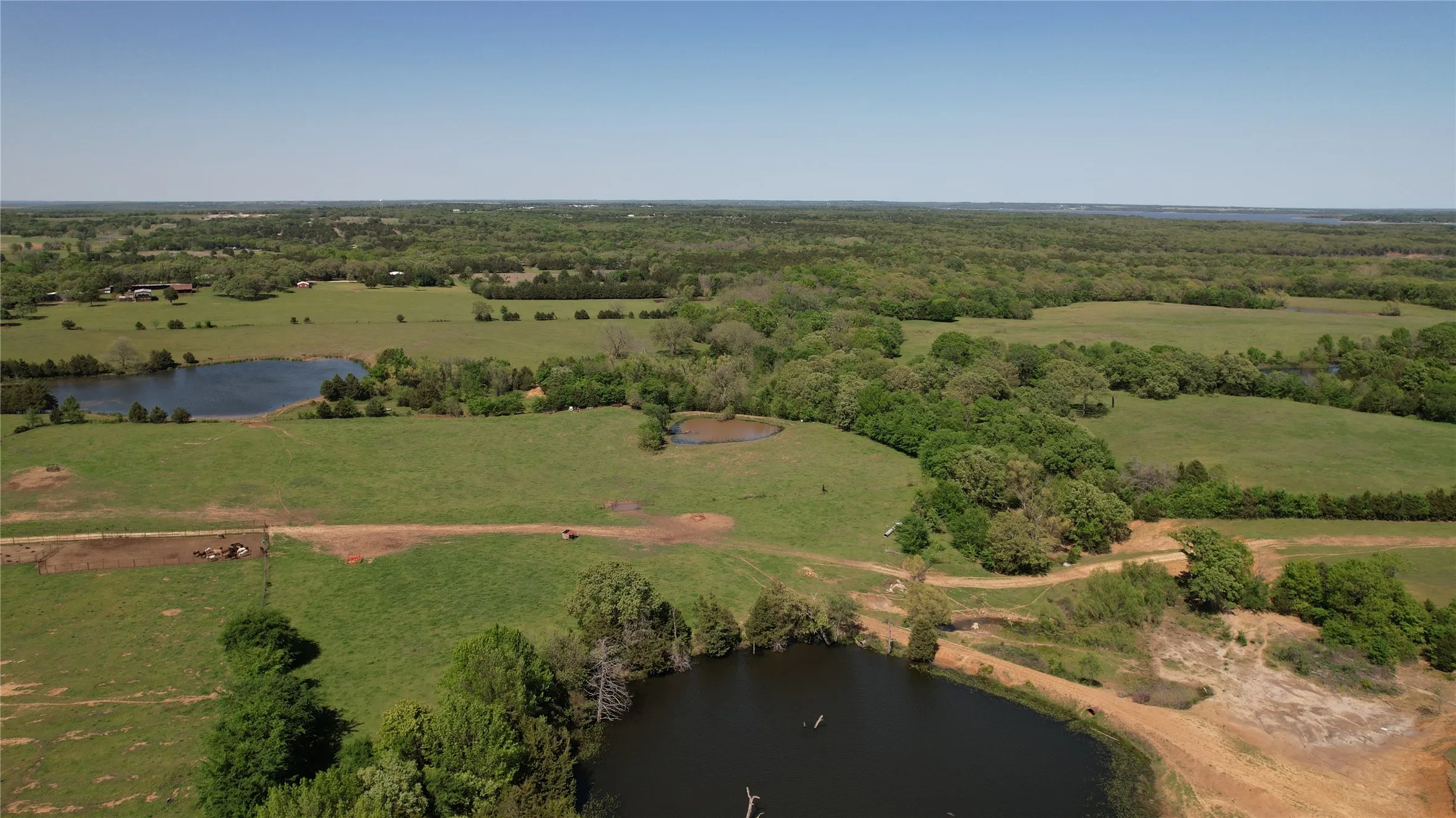 Farm For Sale in Grayson County , 850 Gordonville Road, Gordonville, Texas 76245, 4 Bedrooms, 2 Bathrooms, 2 Garage spaces, 1,828 Sqft, built in 1971, Price $3,850,000, mls#21250081, Real Estate Agent in Gordonville, Homes For Sale in Grayson county, Homes For Sale in Gordonville, Realtor in Gordonville Texas, Real Estate Brokerage Independent Realty Texas, Luminita Cordes Realtor