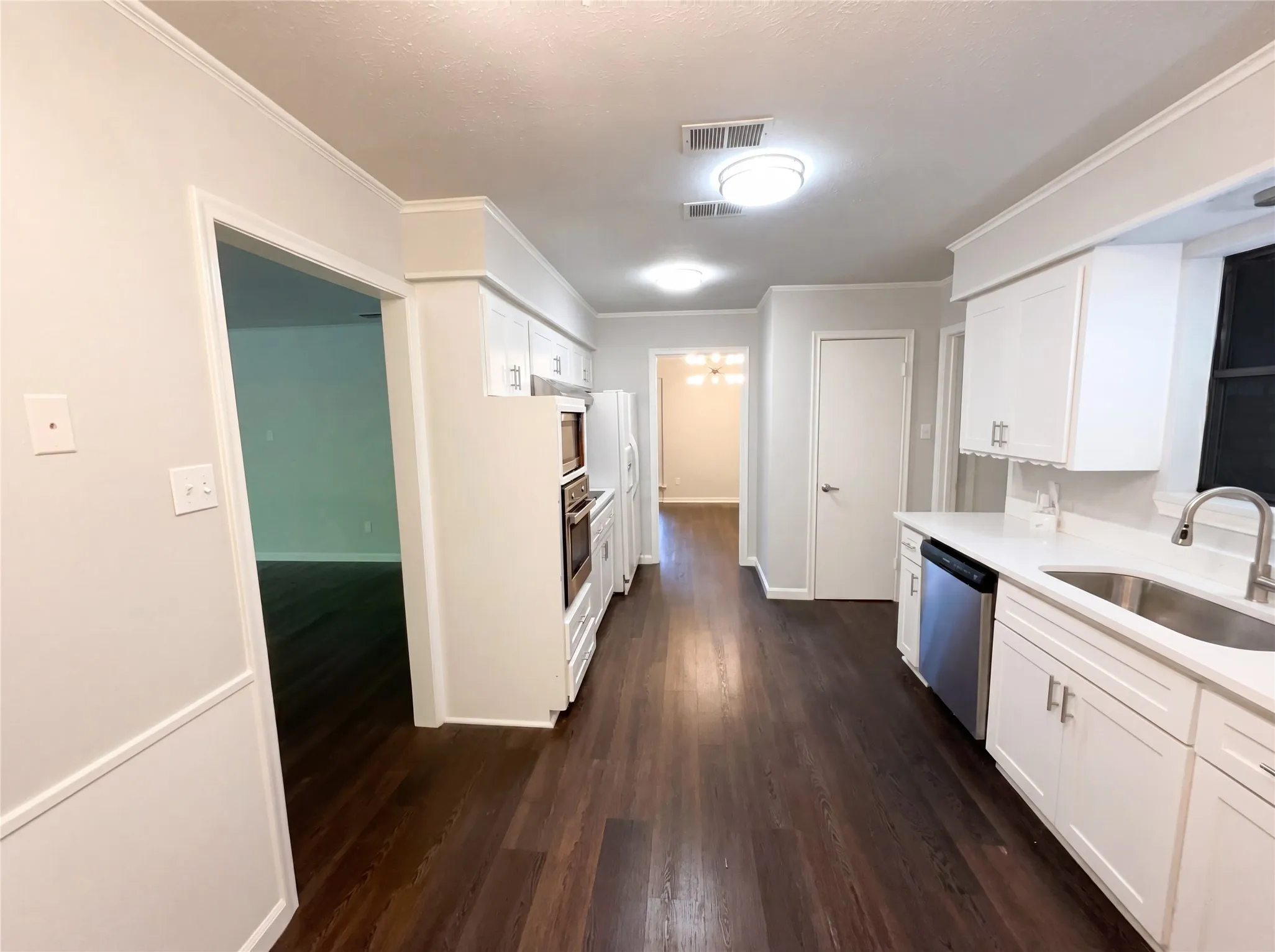 Single Family Residence For Sale in Collin County , 2017 Greenbriar Lane, Plano, Texas 75074, 3 Bedroom, 3 Bathroom, Garage spaces, 1,810 Sqft, built in 1965, Preowned, Price $329,000, mls#21258578, Real Estate Agent in Plano, Homes For Sale in Collin county, Homes For Sale in Plano, Realtor in Plano Texas, Real Estate Brokerage Independent Realty Texas, Luminita Cordes Realtor