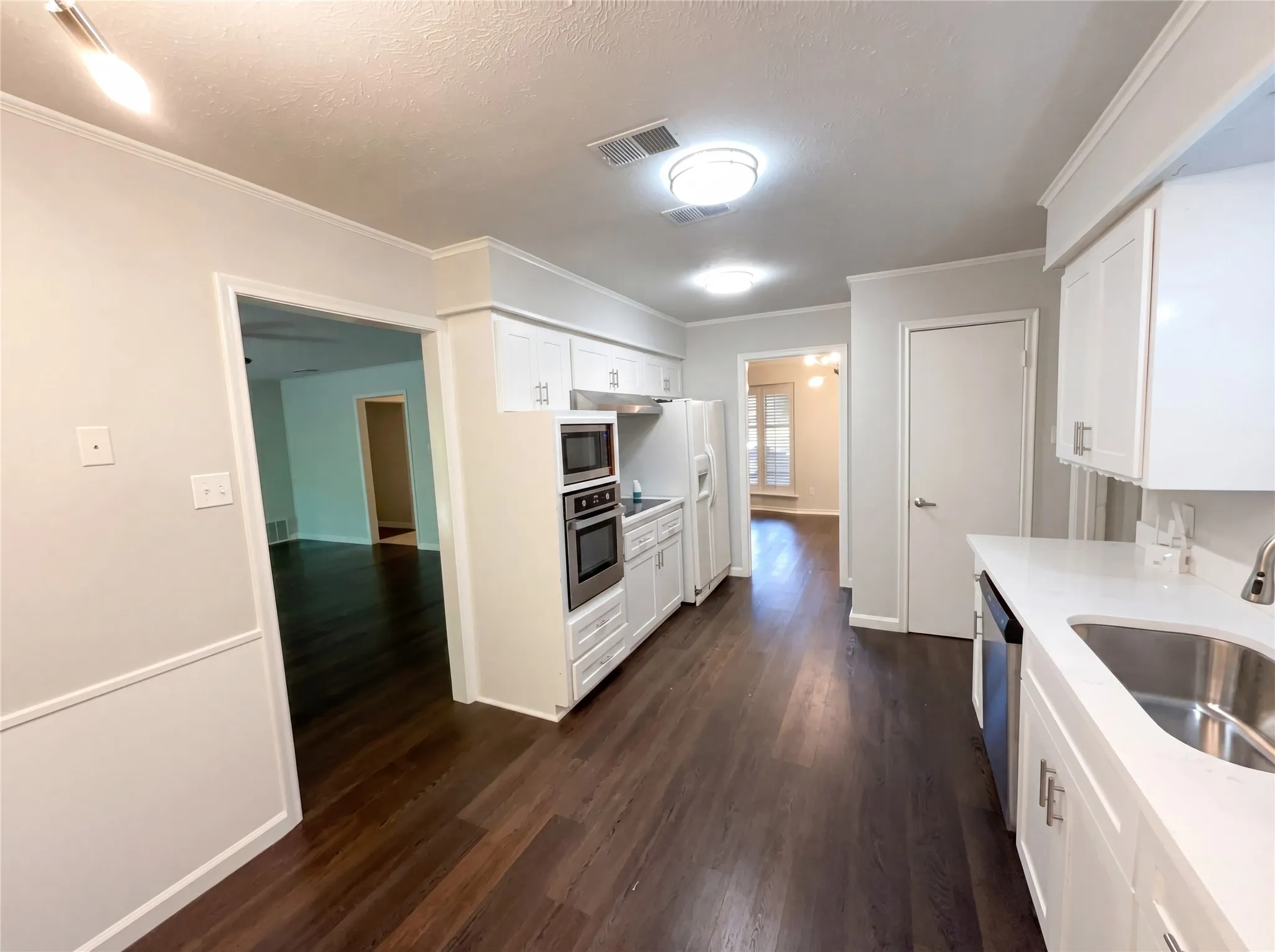 Single Family Residence For Sale in Collin County , 2017 Greenbriar Lane, Plano, Texas 75074, 3 Bedroom, 3 Bathroom, Garage spaces, 1,810 Sqft, built in 1965, Preowned, Price $329,000, mls#21258578, Real Estate Agent in Plano, Homes For Sale in Collin county, Homes For Sale in Plano, Realtor in Plano Texas, Real Estate Brokerage Independent Realty Texas, Luminita Cordes Realtor