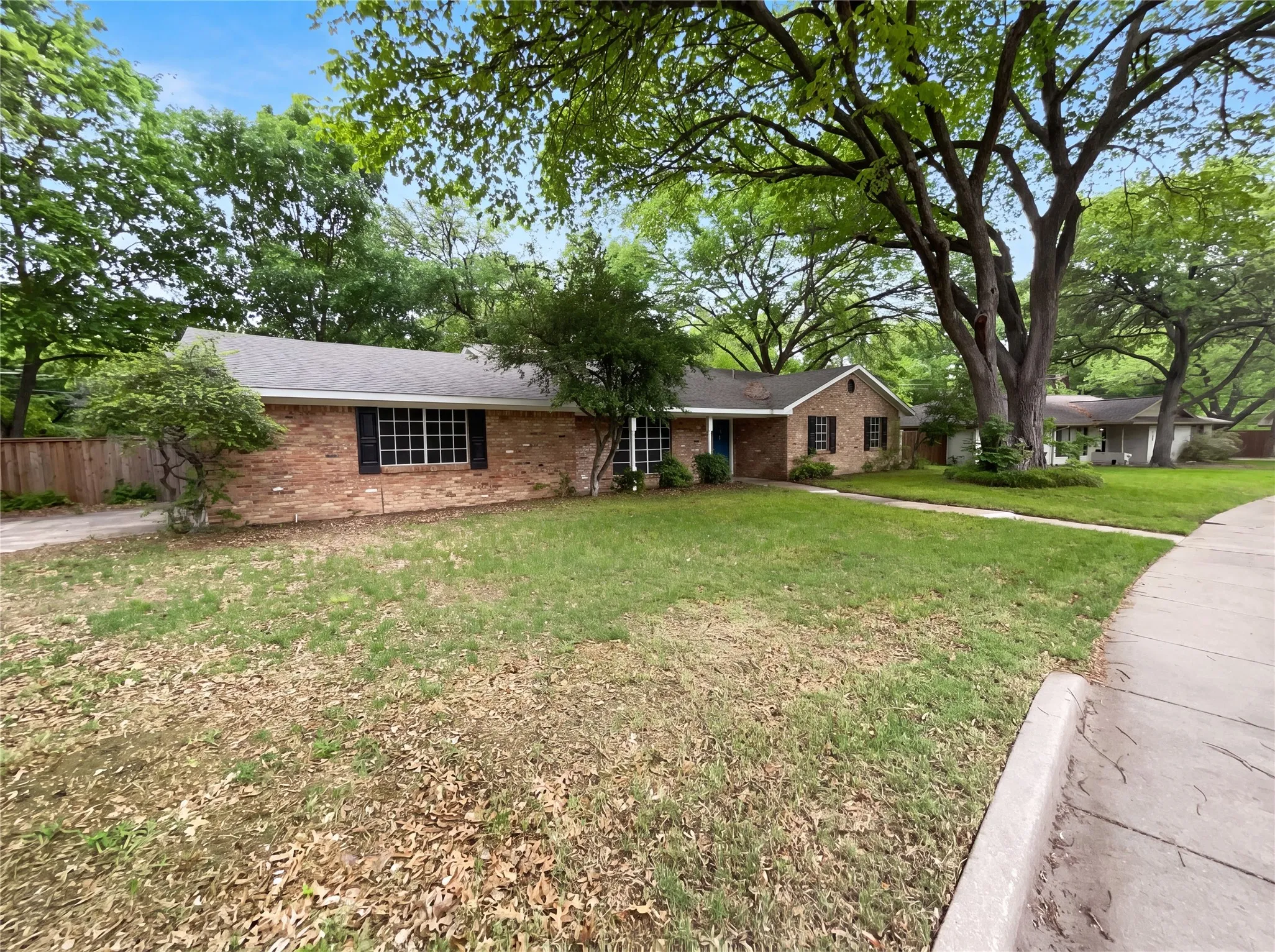 Single Family Residence For Sale in Collin County , 2017 Greenbriar Lane, Plano, Texas 75074, 3 Bedroom, 3 Bathroom, Garage spaces, 1,810 Sqft, built in 1965, Preowned, Price $329,000, mls#21258578, Real Estate Agent in Plano, Homes For Sale in Collin county, Homes For Sale in Plano, Realtor in Plano Texas, Real Estate Brokerage Independent Realty Texas, Luminita Cordes Realtor