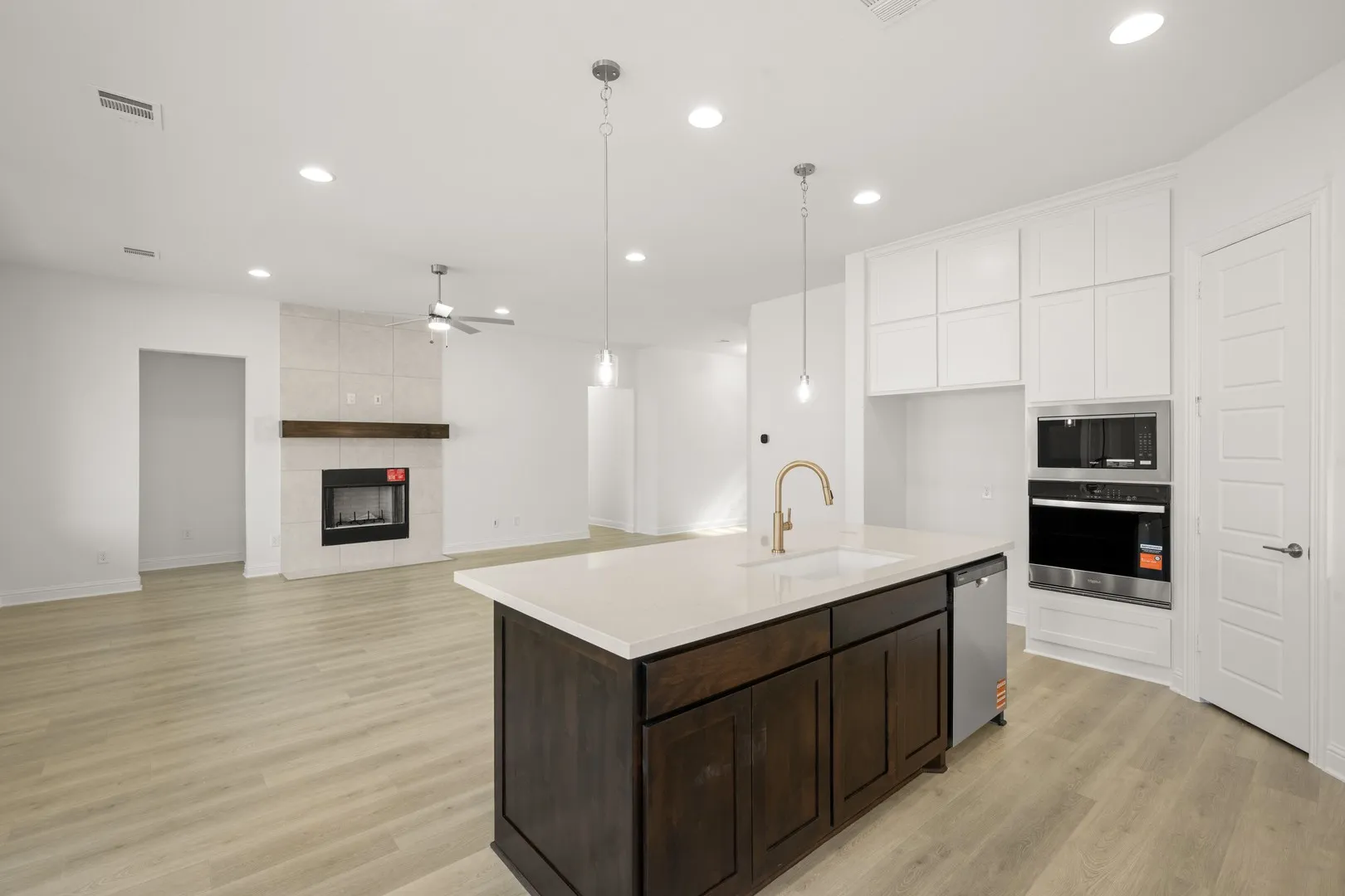 4801 Nomad- Kitchen-3