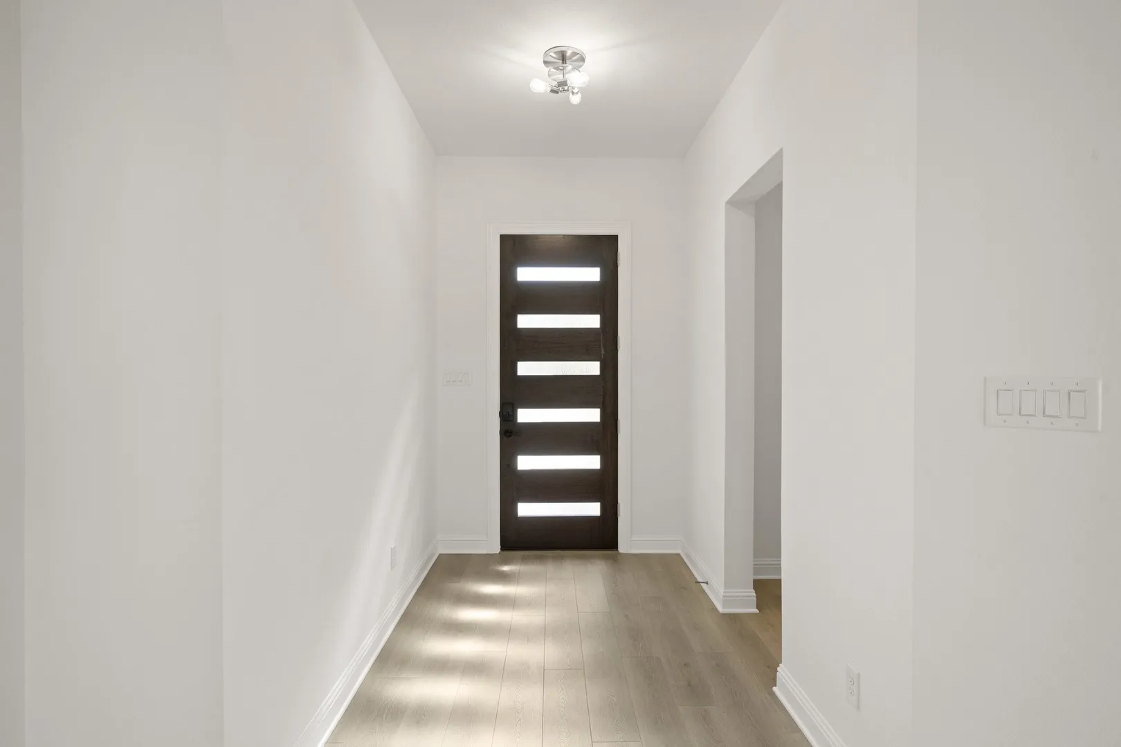 4801 Nomad- Entry-1