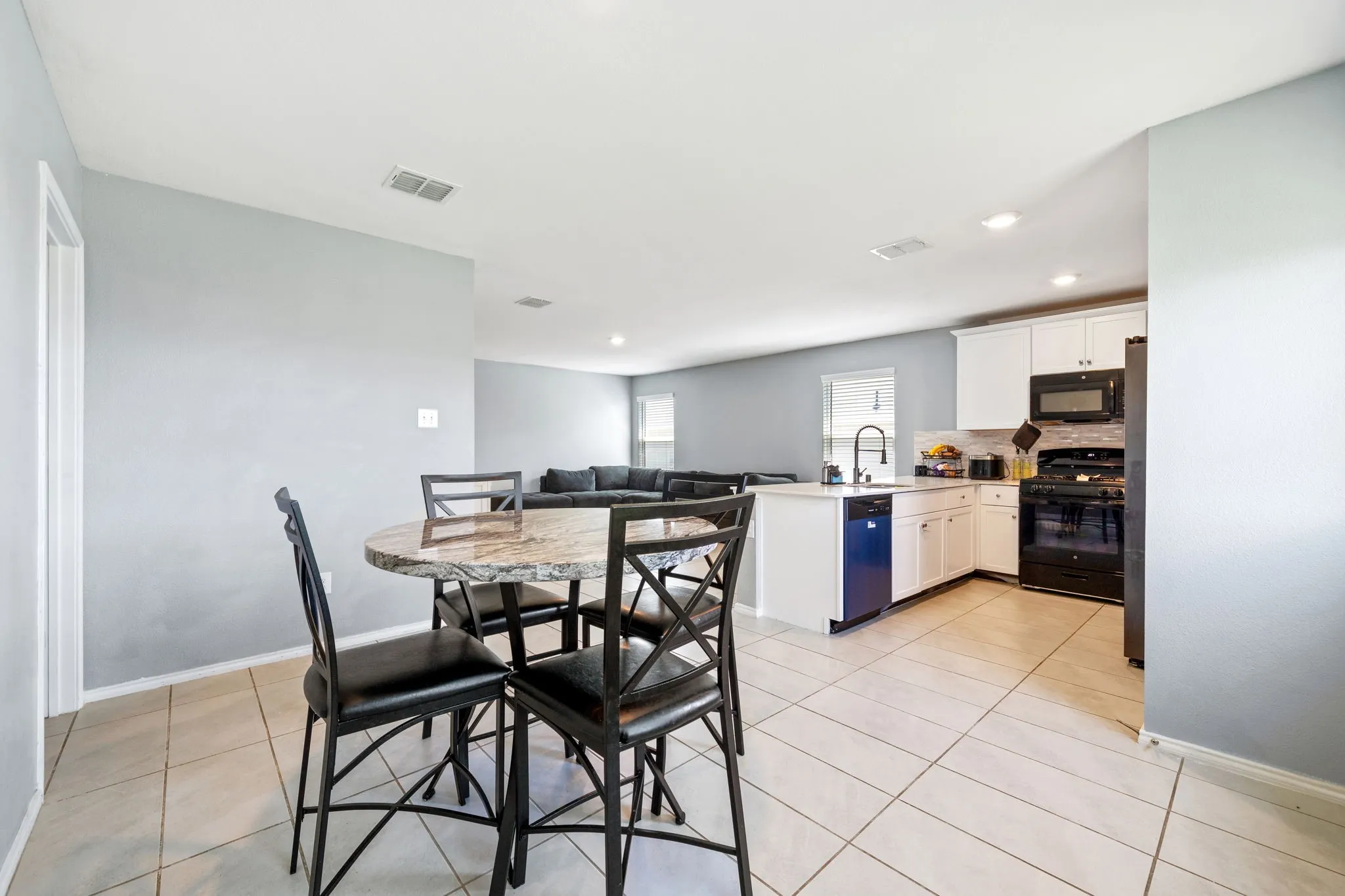 Single Family Residence For Sale in Tarrant County , 2712 Starwater Drive, Fort Worth, Texas 76179, 3 Bedroom, 2 Bathroom, 2 Garage spaces, 1,241 Sqft, built in 2022, mls#21257721, Real Estate Agent in Fort Worth, Homes For Sale in Tarrant county, Homes For Sale in Fort Worth, Realtor in Fort Worth Texas, Real Estate Brokerage Independent Realty Texas, Luminita Cordes Realtor
