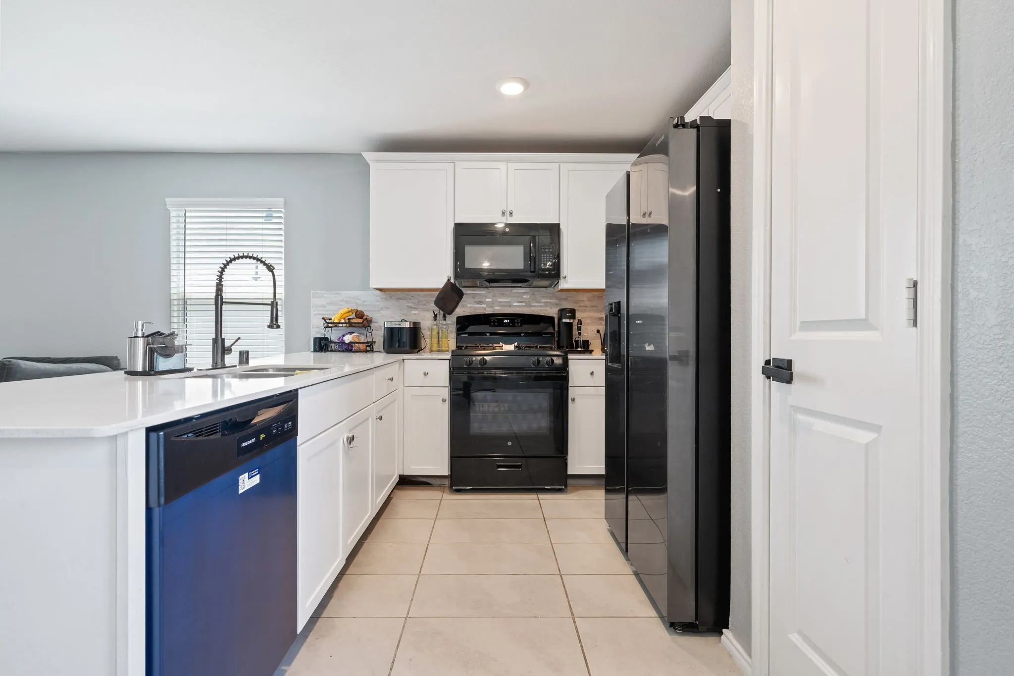 Single Family Residence For Sale in Tarrant County , 2712 Starwater Drive, Fort Worth, Texas 76179, 3 Bedroom, 2 Bathroom, 2 Garage spaces, 1,241 Sqft, built in 2022, mls#21257721, Real Estate Agent in Fort Worth, Homes For Sale in Tarrant county, Homes For Sale in Fort Worth, Realtor in Fort Worth Texas, Real Estate Brokerage Independent Realty Texas, Luminita Cordes Realtor