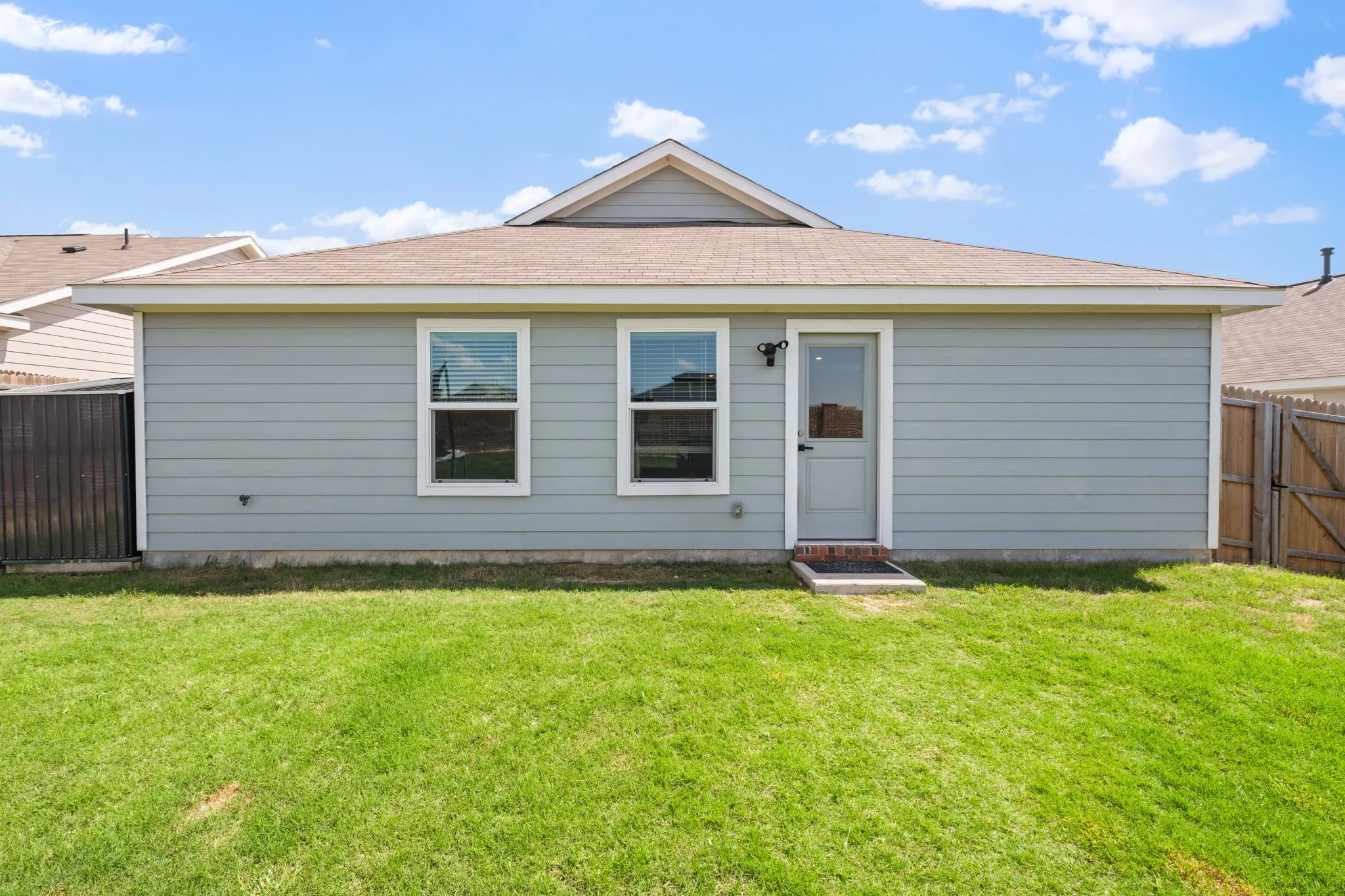 Single Family Residence For Sale in Tarrant County , 2712 Starwater Drive, Fort Worth, Texas 76179, 3 Bedroom, 2 Bathroom, 2 Garage spaces, 1,241 Sqft, built in 2022, mls#21257721, Real Estate Agent in Fort Worth, Homes For Sale in Tarrant county, Homes For Sale in Fort Worth, Realtor in Fort Worth Texas, Real Estate Brokerage Independent Realty Texas, Luminita Cordes Realtor