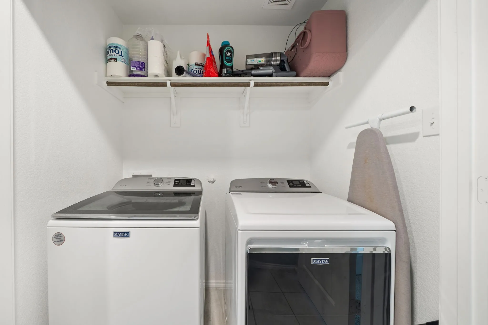Single Family Residence For Sale in Tarrant County , 2712 Starwater Drive, Fort Worth, Texas 76179, 3 Bedroom, 2 Bathroom, 2 Garage spaces, 1,241 Sqft, built in 2022, mls#21257721, Real Estate Agent in Fort Worth, Homes For Sale in Tarrant county, Homes For Sale in Fort Worth, Realtor in Fort Worth Texas, Real Estate Brokerage Independent Realty Texas, Luminita Cordes Realtor