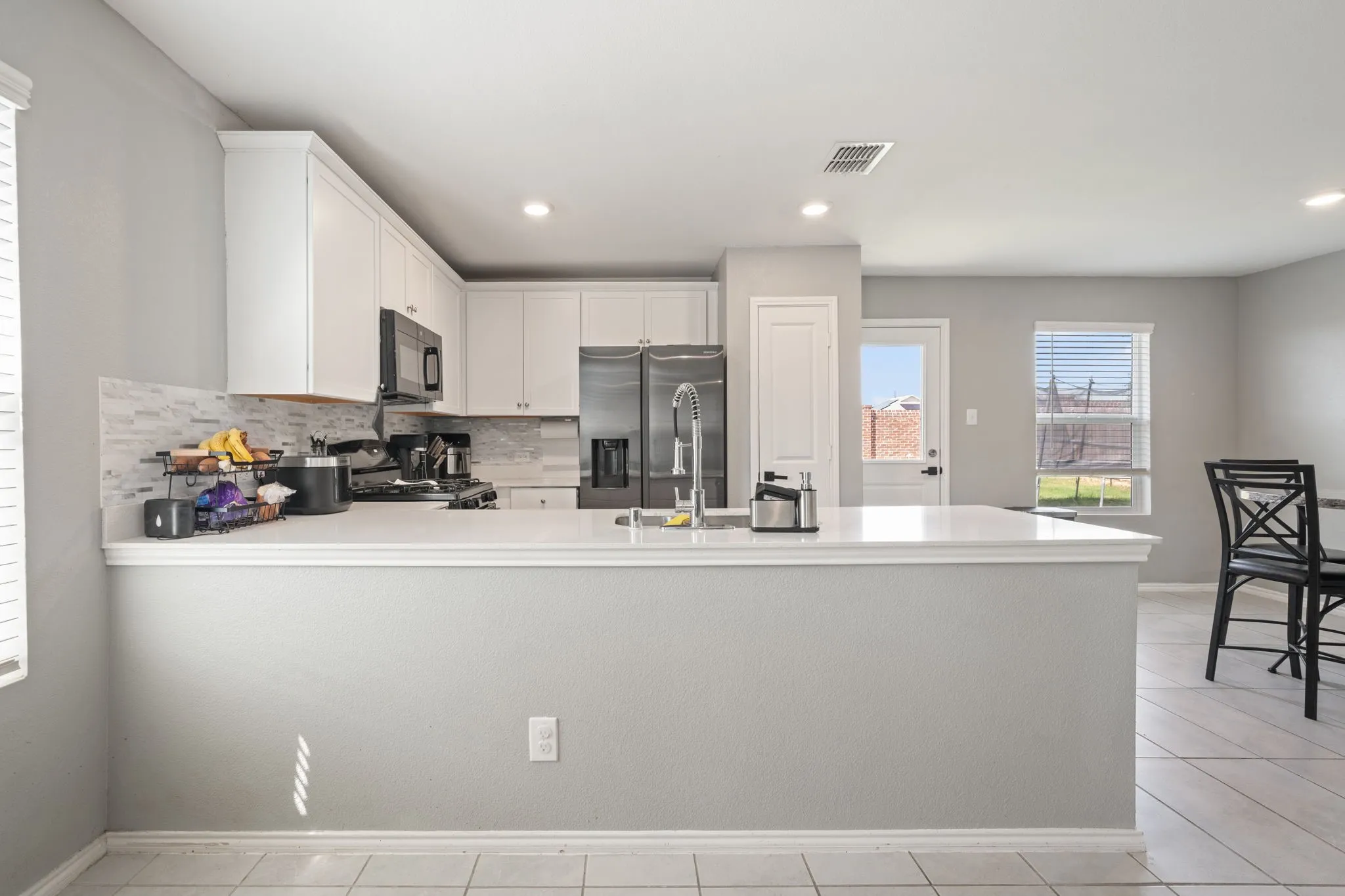 Single Family Residence For Sale in Tarrant County , 2712 Starwater Drive, Fort Worth, Texas 76179, 3 Bedroom, 2 Bathroom, 2 Garage spaces, 1,241 Sqft, built in 2022, mls#21257721, Real Estate Agent in Fort Worth, Homes For Sale in Tarrant county, Homes For Sale in Fort Worth, Realtor in Fort Worth Texas, Real Estate Brokerage Independent Realty Texas, Luminita Cordes Realtor