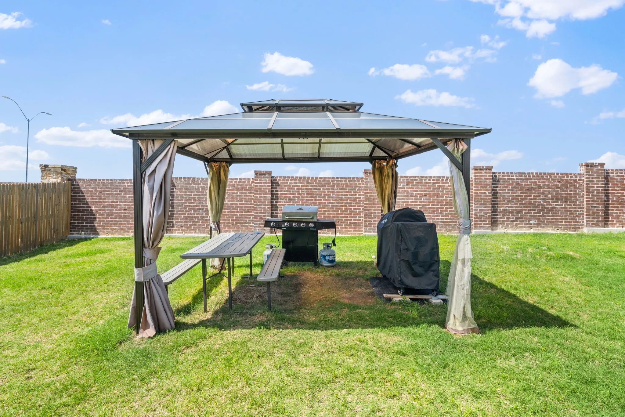 Single Family Residence For Sale in Tarrant County , 2712 Starwater Drive, Fort Worth, Texas 76179, 3 Bedroom, 2 Bathroom, 2 Garage spaces, 1,241 Sqft, built in 2022, mls#21257721, Real Estate Agent in Fort Worth, Homes For Sale in Tarrant county, Homes For Sale in Fort Worth, Realtor in Fort Worth Texas, Real Estate Brokerage Independent Realty Texas, Luminita Cordes Realtor