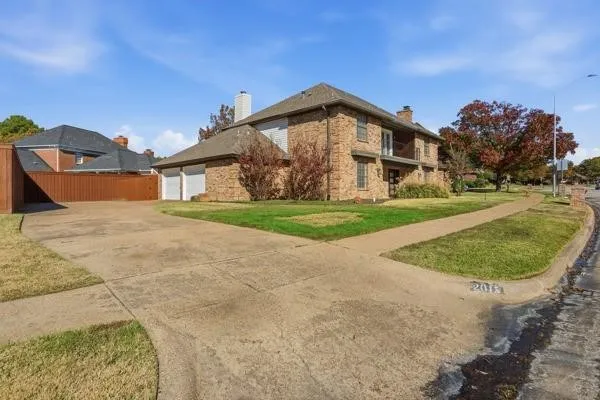 Single Family Residence For Sale in Tarrant County , 2015 Wimbledon Drive, Arlington, Texas 76017, 4 Bedroom, 3 Bathroom, 2 Garage spaces, 3,104 Sqft, built in 1981, mls#21258832, Real Estate Agent in Arlington, Homes For Sale in Tarrant county, Homes For Sale in Arlington, Realtor in Arlington Texas, Real Estate Brokerage Independent Realty Texas, Luminita Cordes Realtor