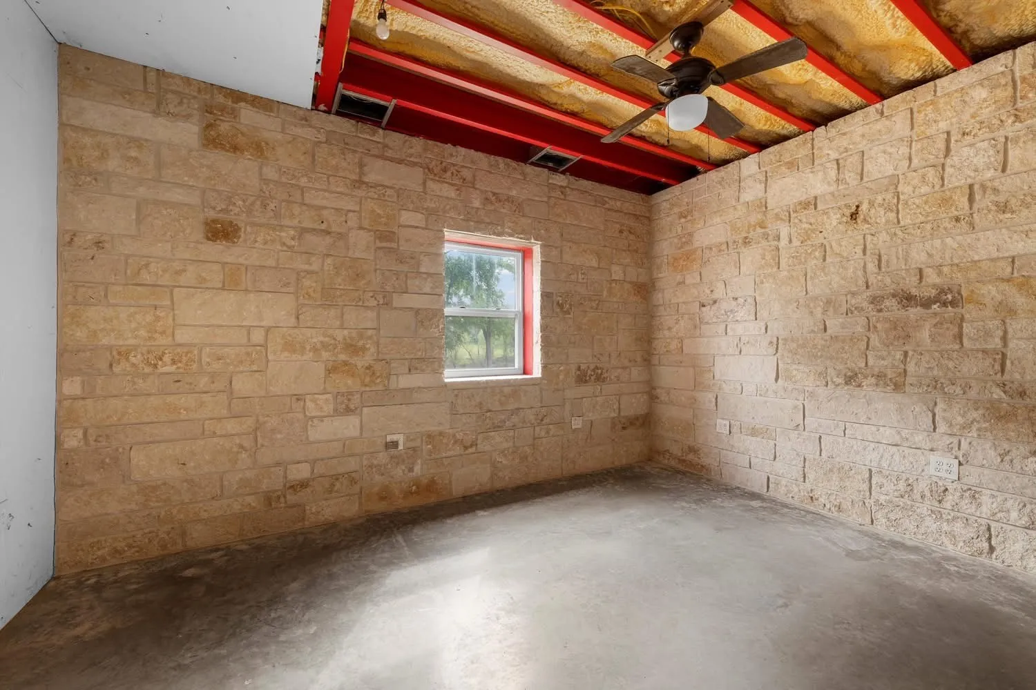 Single Family Residence For Sale in Limestone County , 237 Lcr 711, Kosse, Texas 76653, 3 Bedroom, 2 Bathroom, Garage spaces, 2,040 Sqft, built in 1996, Preowned, mls#21255271, Real Estate Agent in Kosse, Homes For Sale in Limestone county, Homes For Sale in Kosse, Realtor in Kosse Texas, Real Estate Brokerage Independent Realty Texas, Luminita Cordes Realtor
