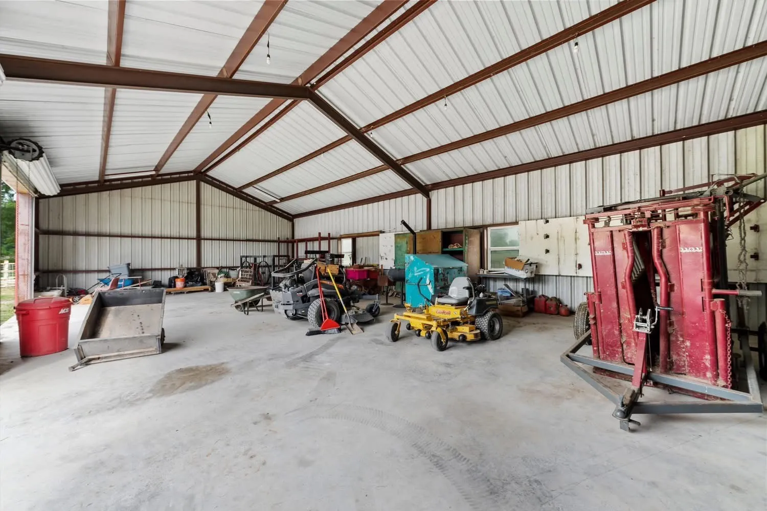 Single Family Residence For Sale in Limestone County , 237 Lcr 711, Kosse, Texas 76653, 3 Bedroom, 2 Bathroom, Garage spaces, 2,040 Sqft, built in 1996, Preowned, mls#21255271, Real Estate Agent in Kosse, Homes For Sale in Limestone county, Homes For Sale in Kosse, Realtor in Kosse Texas, Real Estate Brokerage Independent Realty Texas, Luminita Cordes Realtor