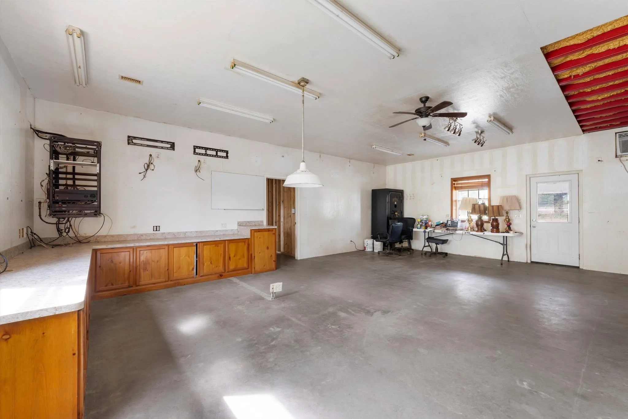 Single Family Residence For Sale in Limestone County , 237 Lcr 711, Kosse, Texas 76653, 3 Bedroom, 2 Bathroom, Garage spaces, 2,040 Sqft, built in 1996, Preowned, mls#21255271, Real Estate Agent in Kosse, Homes For Sale in Limestone county, Homes For Sale in Kosse, Realtor in Kosse Texas, Real Estate Brokerage Independent Realty Texas, Luminita Cordes Realtor