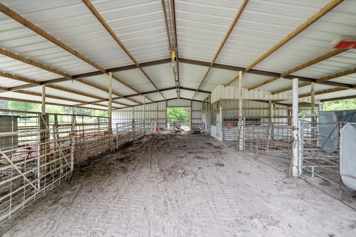 Single Family Residence For Sale in Limestone County , 237 Lcr 711, Kosse, Texas 76653, 3 Bedroom, 2 Bathroom, Garage spaces, 2,040 Sqft, built in 1996, Preowned, mls#21255271, Real Estate Agent in Kosse, Homes For Sale in Limestone county, Homes For Sale in Kosse, Realtor in Kosse Texas, Real Estate Brokerage Independent Realty Texas, Luminita Cordes Realtor