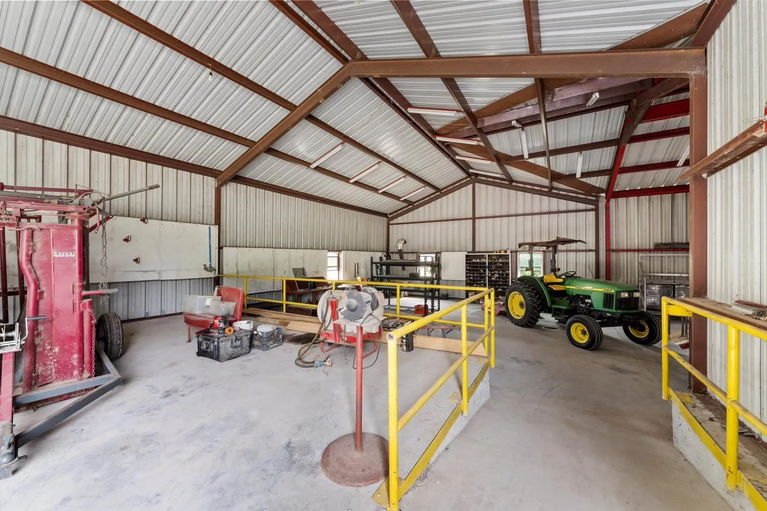 Single Family Residence For Sale in Limestone County , 237 Lcr 711, Kosse, Texas 76653, 3 Bedroom, 2 Bathroom, Garage spaces, 2,040 Sqft, built in 1996, Preowned, mls#21255271, Real Estate Agent in Kosse, Homes For Sale in Limestone county, Homes For Sale in Kosse, Realtor in Kosse Texas, Real Estate Brokerage Independent Realty Texas, Luminita Cordes Realtor