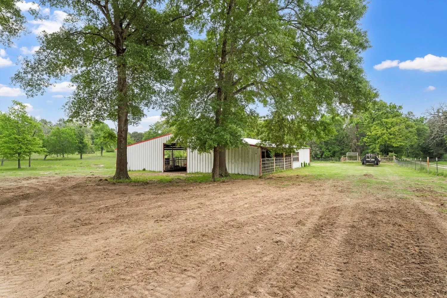 Single Family Residence For Sale in Limestone County , 237 Lcr 711, Kosse, Texas 76653, 3 Bedroom, 2 Bathroom, Garage spaces, 2,040 Sqft, built in 1996, Preowned, mls#21255271, Real Estate Agent in Kosse, Homes For Sale in Limestone county, Homes For Sale in Kosse, Realtor in Kosse Texas, Real Estate Brokerage Independent Realty Texas, Luminita Cordes Realtor