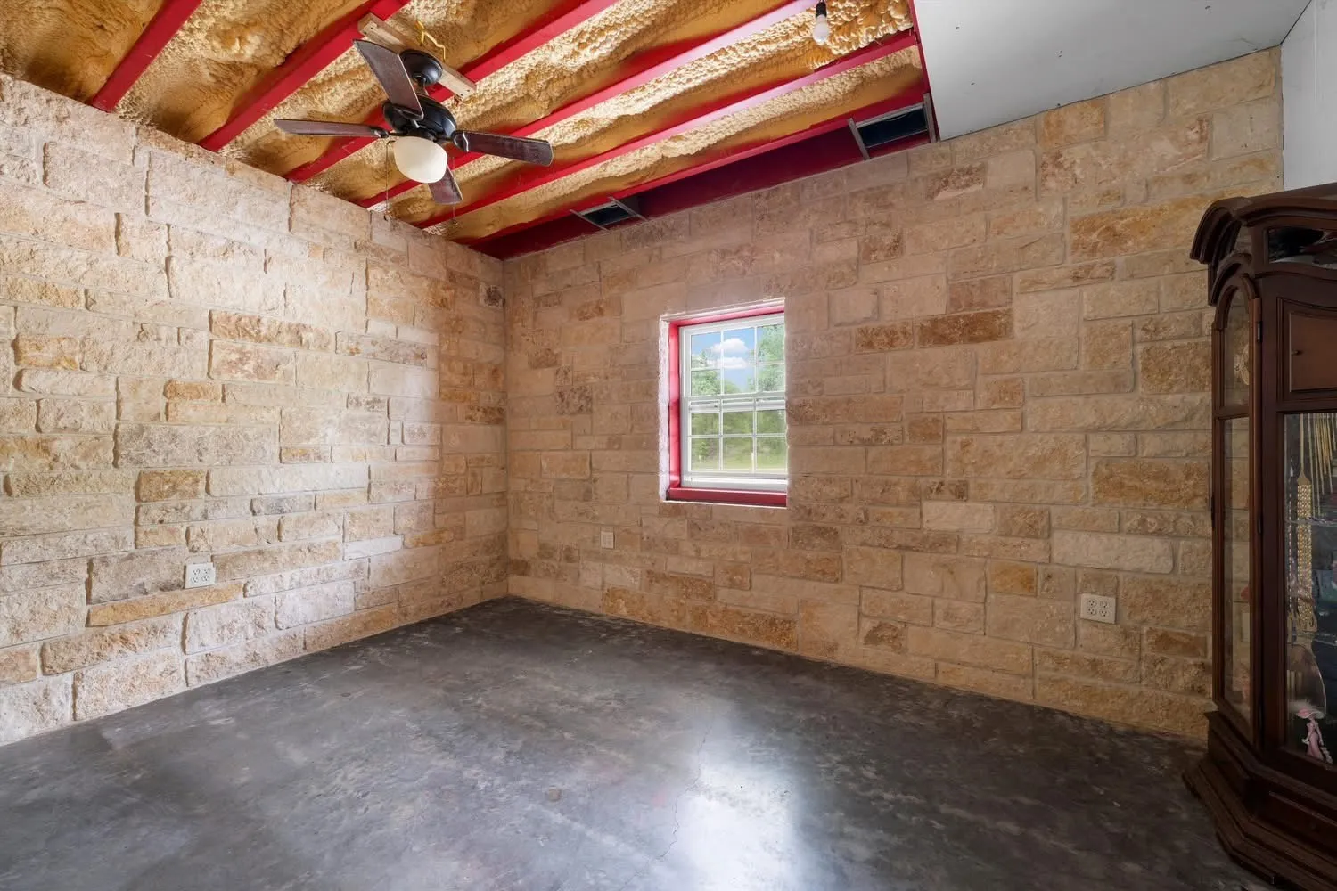 Single Family Residence For Sale in Limestone County , 237 Lcr 711, Kosse, Texas 76653, 3 Bedroom, 2 Bathroom, Garage spaces, 2,040 Sqft, built in 1996, Preowned, mls#21255271, Real Estate Agent in Kosse, Homes For Sale in Limestone county, Homes For Sale in Kosse, Realtor in Kosse Texas, Real Estate Brokerage Independent Realty Texas, Luminita Cordes Realtor