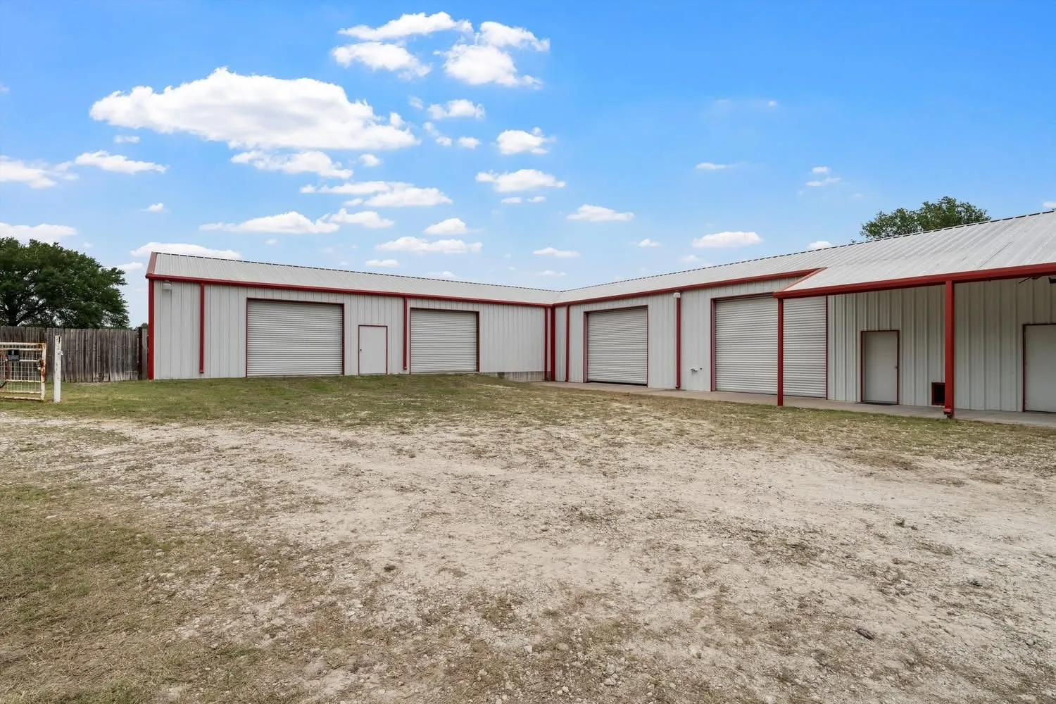 Single Family Residence For Sale in Limestone County , 237 Lcr 711, Kosse, Texas 76653, 3 Bedroom, 2 Bathroom, Garage spaces, 2,040 Sqft, built in 1996, Preowned, mls#21255271, Real Estate Agent in Kosse, Homes For Sale in Limestone county, Homes For Sale in Kosse, Realtor in Kosse Texas, Real Estate Brokerage Independent Realty Texas, Luminita Cordes Realtor