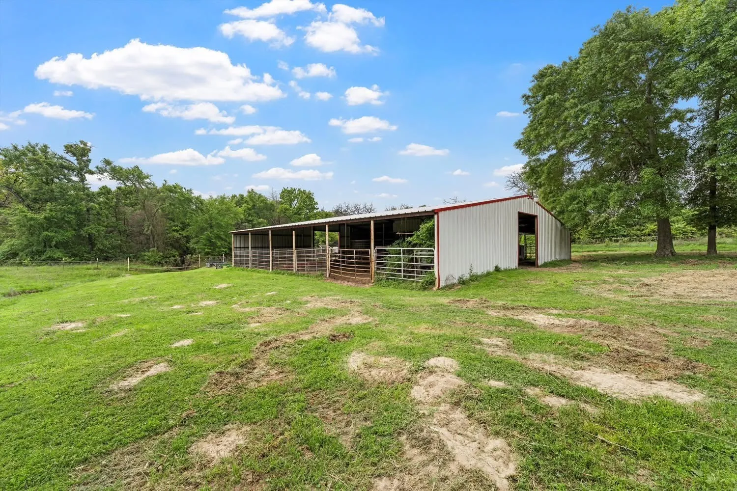 Single Family Residence For Sale in Limestone County , 237 Lcr 711, Kosse, Texas 76653, 3 Bedroom, 2 Bathroom, Garage spaces, 2,040 Sqft, built in 1996, Preowned, mls#21255271, Real Estate Agent in Kosse, Homes For Sale in Limestone county, Homes For Sale in Kosse, Realtor in Kosse Texas, Real Estate Brokerage Independent Realty Texas, Luminita Cordes Realtor