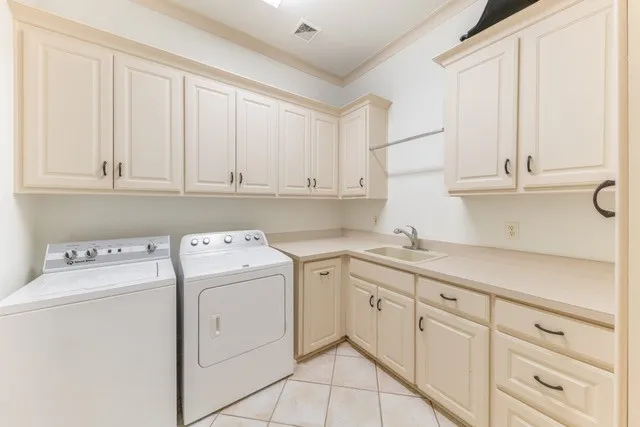 Single Family Residence For Sale in Dallas County , 6907 Preston Glen Drive, Dallas, Texas 75230, 3 Bedroom, 4 Bathroom, 2 Garage spaces, 4,666 Sqft, built in 2000, Preowned, mls#21246294, Real Estate Agent in Dallas, Homes For Sale in Dallas county, Homes For Sale in Dallas, Realtor in Dallas Texas, Real Estate Brokerage Independent Realty Texas, Luminita Cordes Realtor