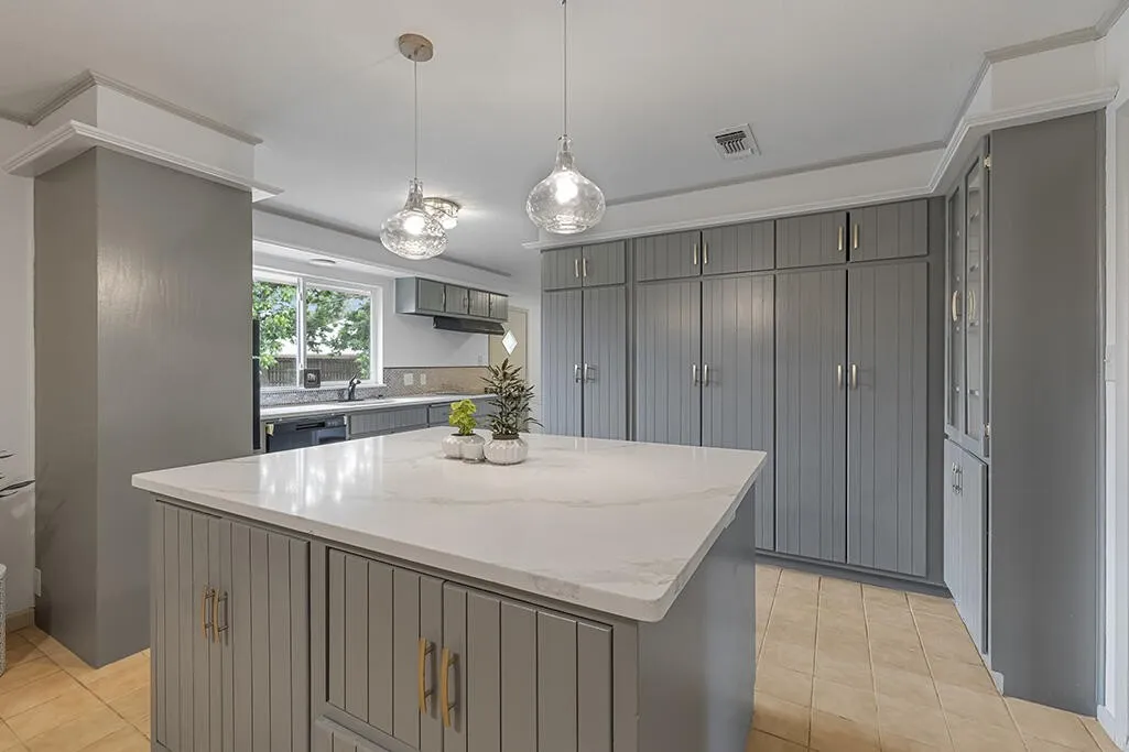 Single Family Residence For Sale in Bowie County , 4327 Marcell Circle, Texarkana, Texas 75503, 3 Bedroom, 3 Bathroom, 2 Garage spaces, 1,928 Sqft, built in 1976, mls#21258864, Real Estate Agent in Texarkana, Homes For Sale in Bowie county, Homes For Sale in Texarkana, Realtor in Texarkana Texas, Real Estate Brokerage Independent Realty Texas, Luminita Cordes Realtor