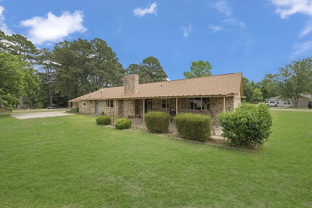 Single Family Residence For Sale in Bowie County , 4327 Marcell Circle, Texarkana, Texas 75503, 3 Bedroom, 3 Bathroom, 2 Garage spaces, 1,928 Sqft, built in 1976, mls#21258864, Real Estate Agent in Texarkana, Homes For Sale in Bowie county, Homes For Sale in Texarkana, Realtor in Texarkana Texas, Real Estate Brokerage Independent Realty Texas, Luminita Cordes Realtor