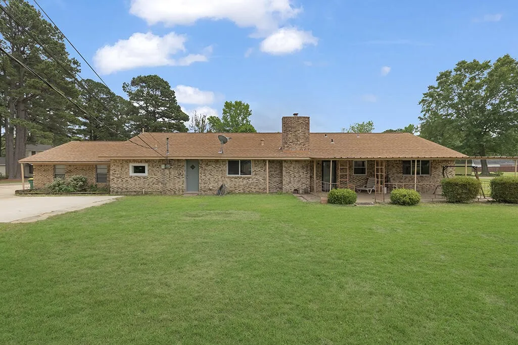 Single Family Residence For Sale in Bowie County , 4327 Marcell Circle, Texarkana, Texas 75503, 3 Bedroom, 3 Bathroom, 2 Garage spaces, 1,928 Sqft, built in 1976, mls#21258864, Real Estate Agent in Texarkana, Homes For Sale in Bowie county, Homes For Sale in Texarkana, Realtor in Texarkana Texas, Real Estate Brokerage Independent Realty Texas, Luminita Cordes Realtor