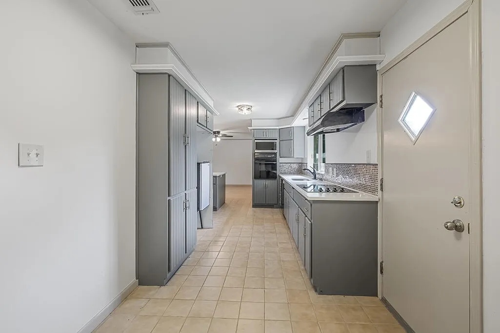 Single Family Residence For Sale in Bowie County , 4327 Marcell Circle, Texarkana, Texas 75503, 3 Bedroom, 3 Bathroom, 2 Garage spaces, 1,928 Sqft, built in 1976, mls#21258864, Real Estate Agent in Texarkana, Homes For Sale in Bowie county, Homes For Sale in Texarkana, Realtor in Texarkana Texas, Real Estate Brokerage Independent Realty Texas, Luminita Cordes Realtor