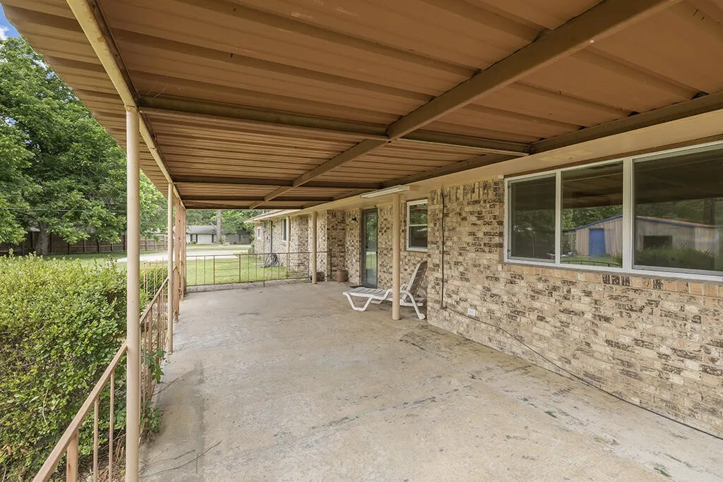 Single Family Residence For Sale in Bowie County , 4327 Marcell Circle, Texarkana, Texas 75503, 3 Bedroom, 3 Bathroom, 2 Garage spaces, 1,928 Sqft, built in 1976, mls#21258864, Real Estate Agent in Texarkana, Homes For Sale in Bowie county, Homes For Sale in Texarkana, Realtor in Texarkana Texas, Real Estate Brokerage Independent Realty Texas, Luminita Cordes Realtor