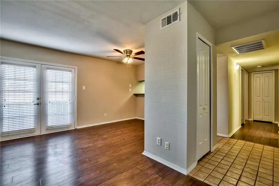 Condominium For Rent in Dallas County , 5823 Harvest Hill Road 2067, Dallas, Texas 75230, 2 Bedroom, 1 Bathroom, Garage spaces, 898 Sqft, built in 1970, Preowned, mls#21258834, Real Estate Agent in Dallas, Homes For Rent in Dallas county, Homes For Rent in Dallas, Realtor in Dallas Texas, Real Estate Brokerage Independent Realty Texas, Luminita Cordes Realtor