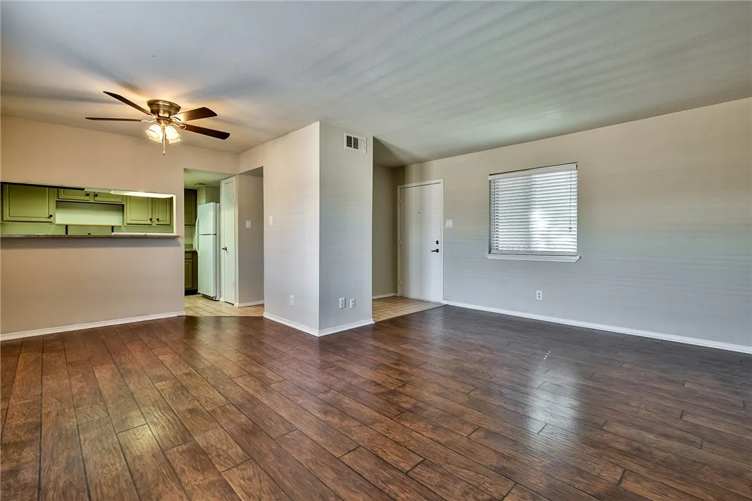 Condominium For Rent in Dallas County , 5823 Harvest Hill Road 2067, Dallas, Texas 75230, 2 Bedroom, 1 Bathroom, Garage spaces, 898 Sqft, built in 1970, Preowned, mls#21258834, Real Estate Agent in Dallas, Homes For Rent in Dallas county, Homes For Rent in Dallas, Realtor in Dallas Texas, Real Estate Brokerage Independent Realty Texas, Luminita Cordes Realtor