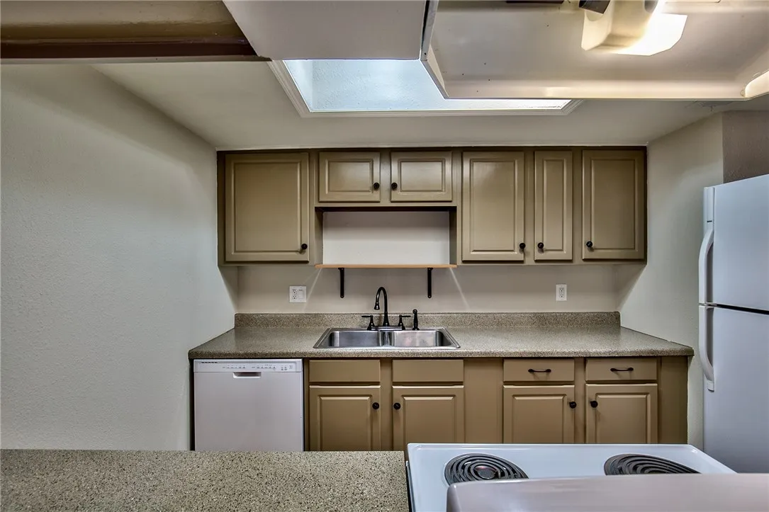 Condominium For Rent in Dallas County , 5823 Harvest Hill Road 2067, Dallas, Texas 75230, 2 Bedroom, 1 Bathroom, Garage spaces, 898 Sqft, built in 1970, Preowned, mls#21258834, Real Estate Agent in Dallas, Homes For Rent in Dallas county, Homes For Rent in Dallas, Realtor in Dallas Texas, Real Estate Brokerage Independent Realty Texas, Luminita Cordes Realtor
