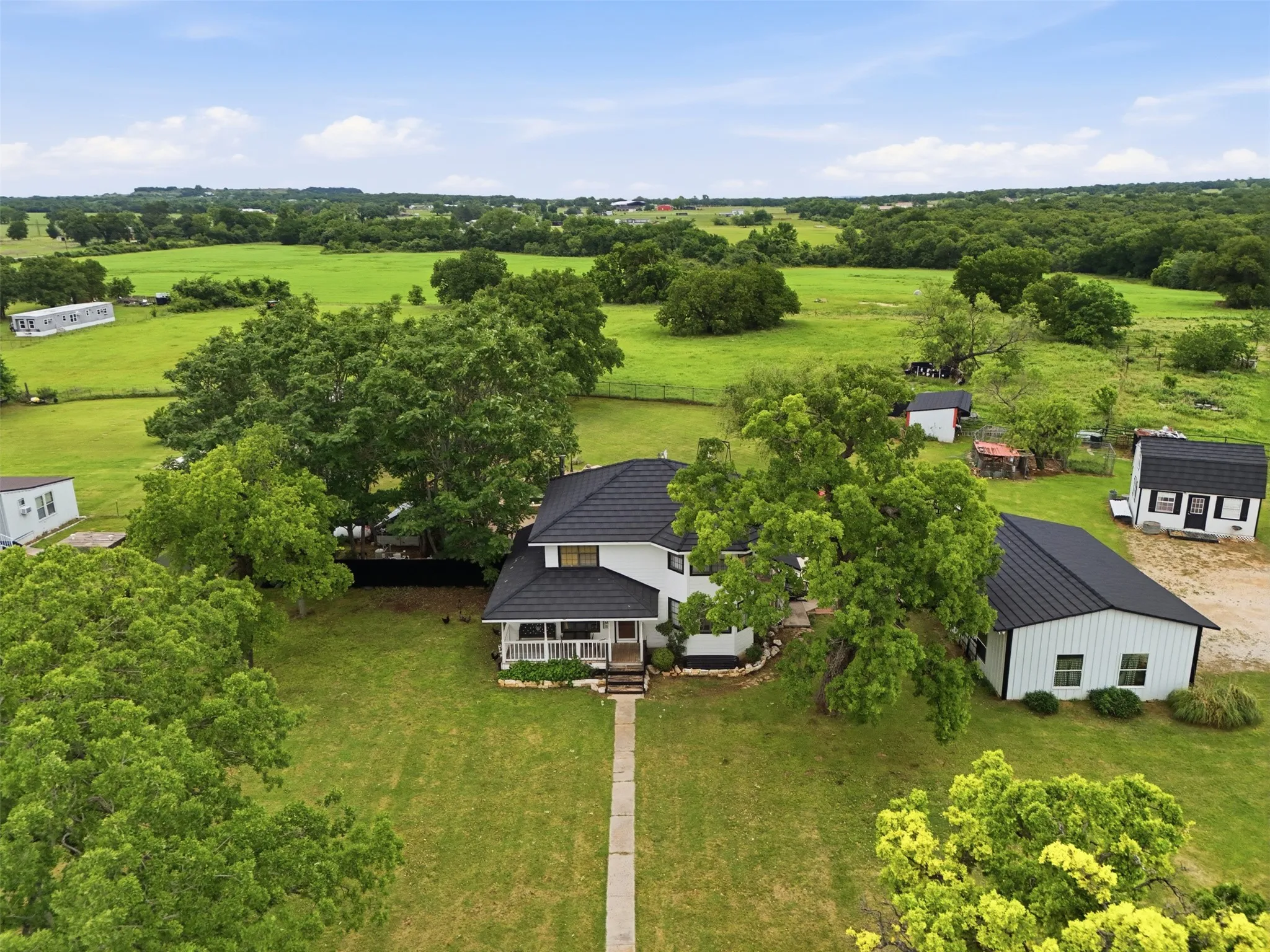Single Family Residence For Sale in Wise County , 2182 Sunflower Road, Paradise, Texas 76073, 3 Bedroom, 4 Bathroom, 3 Garage spaces, 2,675 Sqft, built in 1993, Preowned, mls#21258877, Real Estate Agent in Paradise, Homes For Sale in Wise county, Homes For Sale in Paradise, Realtor in Paradise Texas, Real Estate Brokerage Independent Realty Texas, Luminita Cordes Realtor