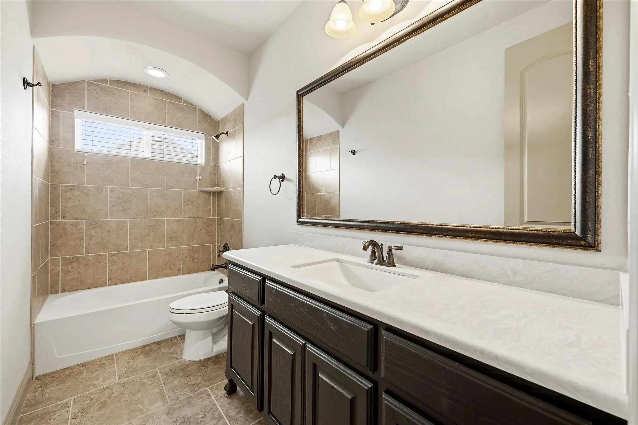 Single Family Residence For Sale in Rockwall County , 647 Gillon Way, Rockwall, Texas 75087, 4 Bedroom, 3 Bathroom, 3 Garage spaces, 3,015 Sqft, built in 2013, Preowned, Price $589,900, mls#21250299, Real Estate Agent in Rockwall, Homes For Sale in Rockwall county, Homes For Sale in Rockwall, Realtor in Rockwall Texas, Real Estate Brokerage Independent Realty Texas, Luminita Cordes Realtor