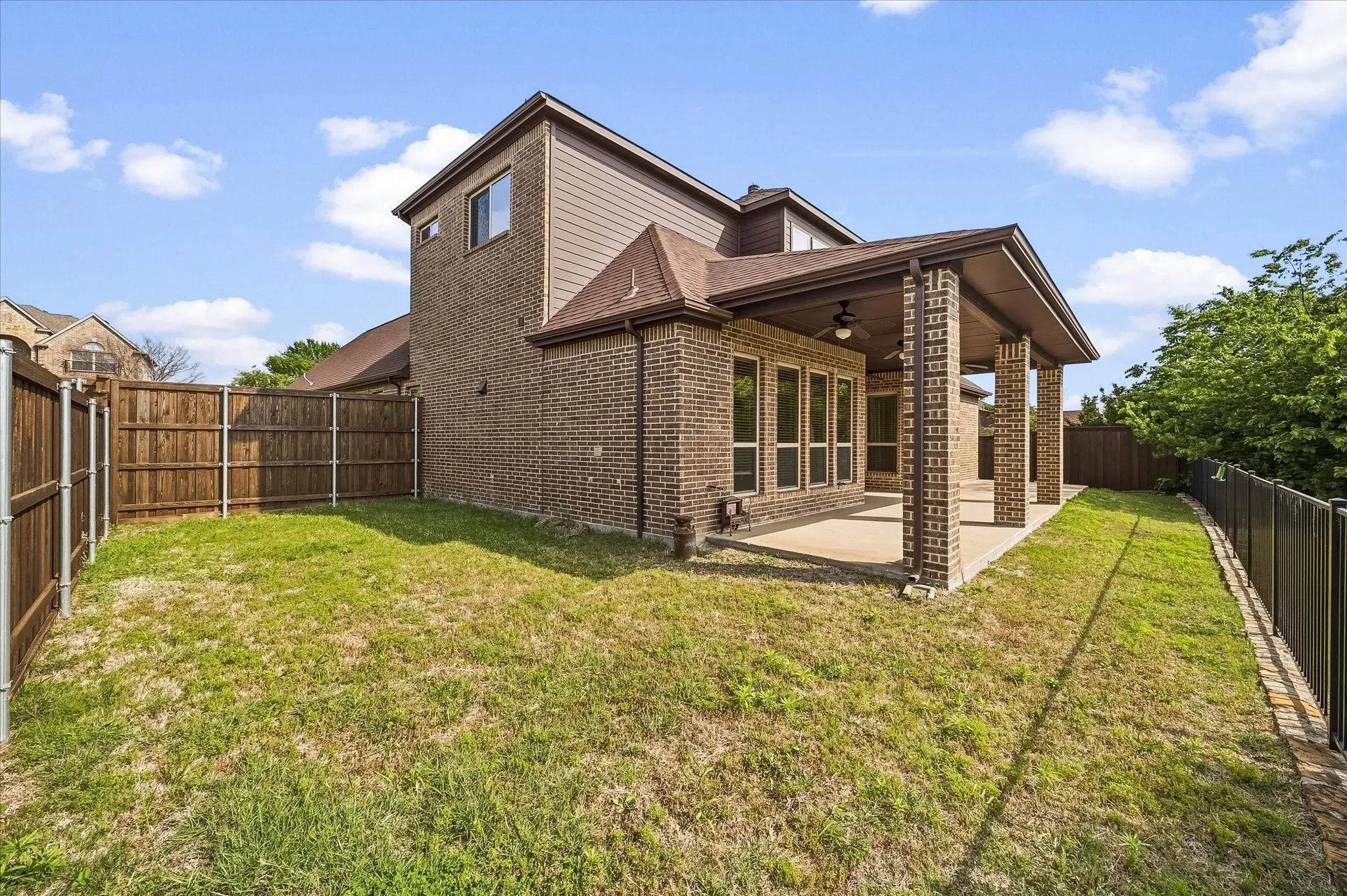 Single Family Residence For Sale in Rockwall County , 647 Gillon Way, Rockwall, Texas 75087, 4 Bedroom, 3 Bathroom, 3 Garage spaces, 3,015 Sqft, built in 2013, Preowned, Price $589,900, mls#21250299, Real Estate Agent in Rockwall, Homes For Sale in Rockwall county, Homes For Sale in Rockwall, Realtor in Rockwall Texas, Real Estate Brokerage Independent Realty Texas, Luminita Cordes Realtor