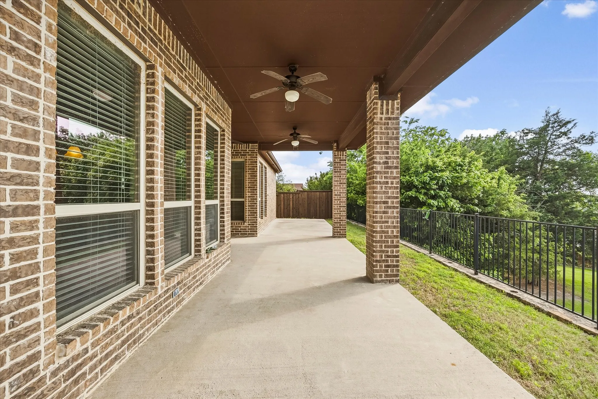 Single Family Residence For Sale in Rockwall County , 647 Gillon Way, Rockwall, Texas 75087, 4 Bedroom, 3 Bathroom, 3 Garage spaces, 3,015 Sqft, built in 2013, Preowned, Price $589,900, mls#21250299, Real Estate Agent in Rockwall, Homes For Sale in Rockwall county, Homes For Sale in Rockwall, Realtor in Rockwall Texas, Real Estate Brokerage Independent Realty Texas, Luminita Cordes Realtor