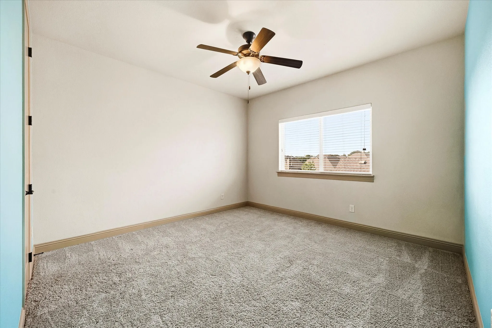 Single Family Residence For Sale in Rockwall County , 647 Gillon Way, Rockwall, Texas 75087, 4 Bedroom, 3 Bathroom, 3 Garage spaces, 3,015 Sqft, built in 2013, Preowned, Price $589,900, mls#21250299, Real Estate Agent in Rockwall, Homes For Sale in Rockwall county, Homes For Sale in Rockwall, Realtor in Rockwall Texas, Real Estate Brokerage Independent Realty Texas, Luminita Cordes Realtor