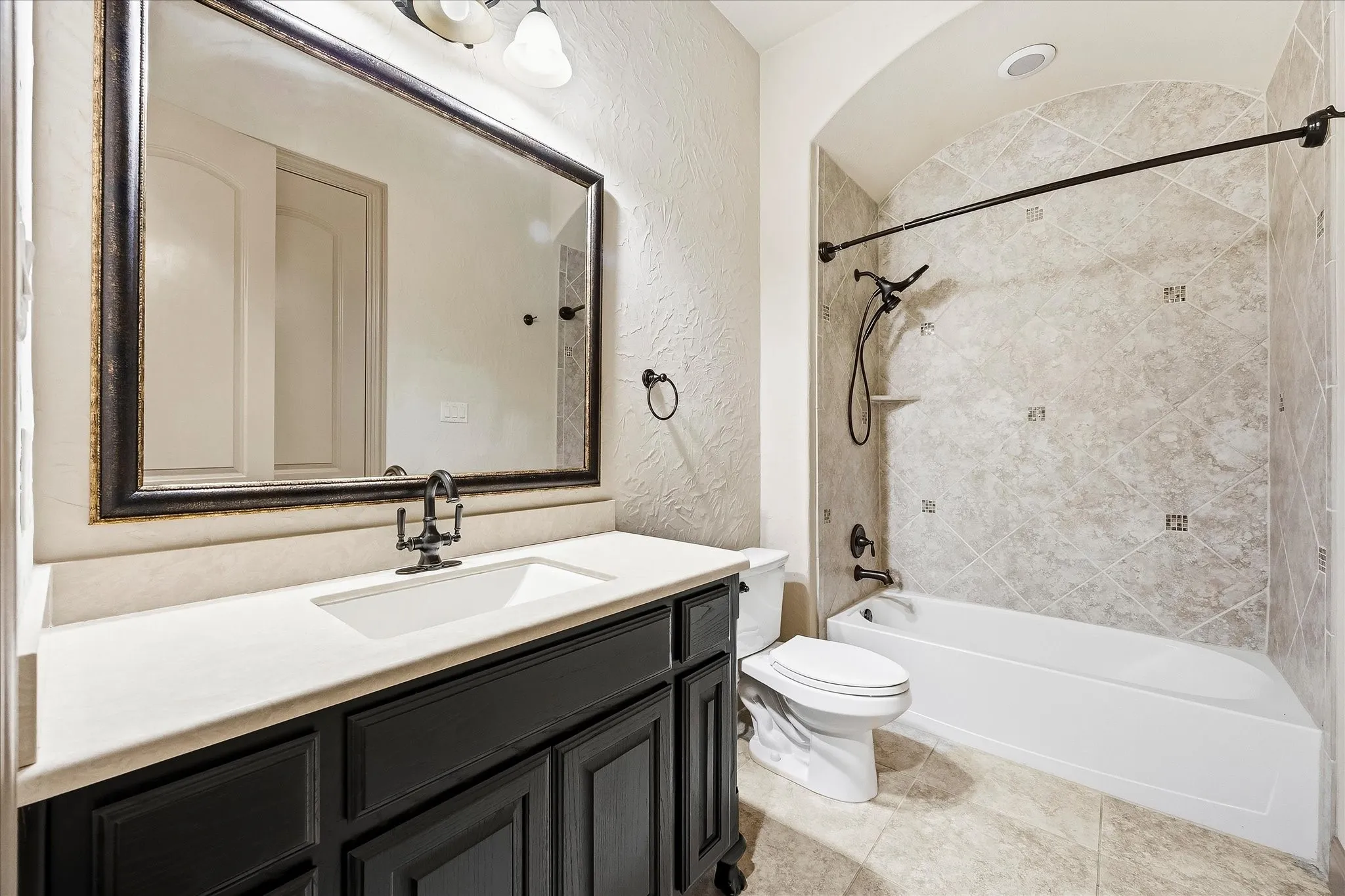 Single Family Residence For Sale in Rockwall County , 647 Gillon Way, Rockwall, Texas 75087, 4 Bedroom, 3 Bathroom, 3 Garage spaces, 3,015 Sqft, built in 2013, Preowned, Price $589,900, mls#21250299, Real Estate Agent in Rockwall, Homes For Sale in Rockwall county, Homes For Sale in Rockwall, Realtor in Rockwall Texas, Real Estate Brokerage Independent Realty Texas, Luminita Cordes Realtor