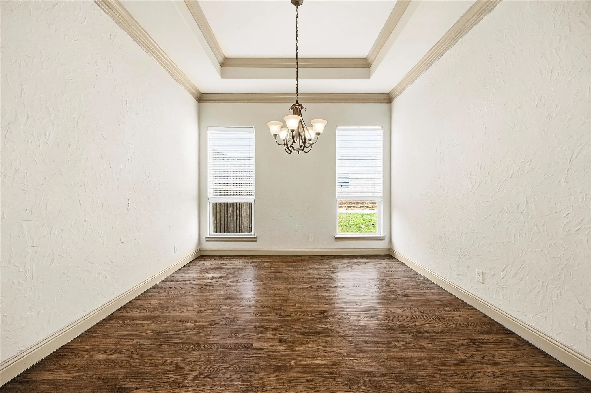 Host your family gatherings in this lovely dining area