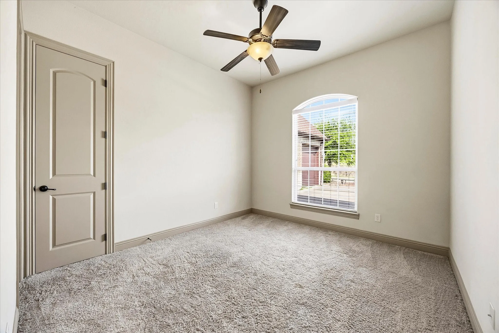 Single Family Residence For Sale in Rockwall County , 647 Gillon Way, Rockwall, Texas 75087, 4 Bedroom, 3 Bathroom, 3 Garage spaces, 3,015 Sqft, built in 2013, Preowned, Price $589,900, mls#21250299, Real Estate Agent in Rockwall, Homes For Sale in Rockwall county, Homes For Sale in Rockwall, Realtor in Rockwall Texas, Real Estate Brokerage Independent Realty Texas, Luminita Cordes Realtor