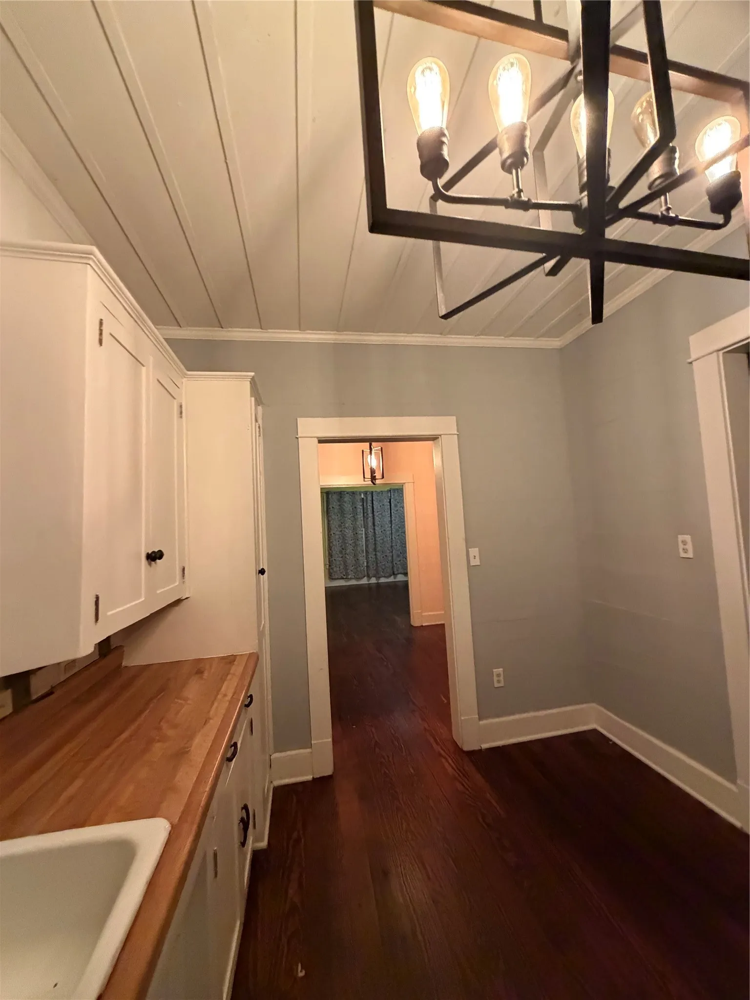 Single Family Residence For Sale in Falls County , 821 Ward Street, Marlin, Texas 76661, 2 Bedrooms, 1 Bathroom, Garage spaces, 1,407 Sqft, built in 1940, Price $174,999, mls#21258405, Real Estate Agent in Marlin, Homes For Sale in Falls county, Homes For Sale in Marlin, Realtor in Marlin Texas, Real Estate Brokerage Independent Realty Texas, Luminita Cordes Realtor