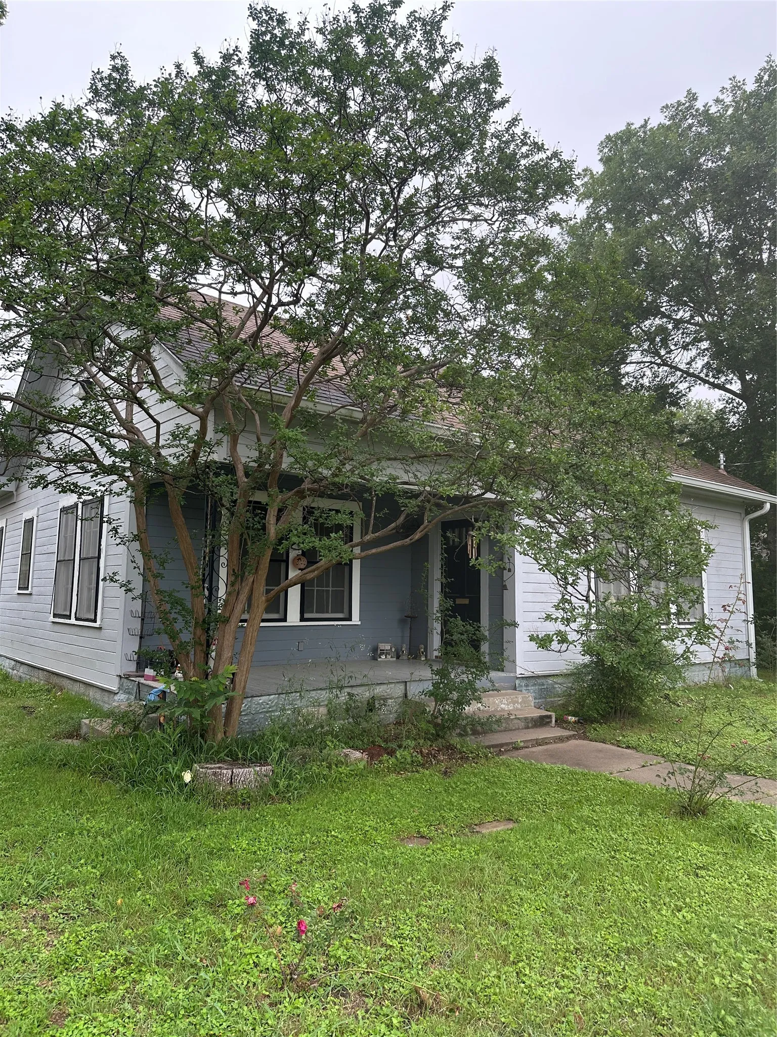 Single Family Residence For Sale in Falls County , 821 Ward Street, Marlin, Texas 76661, 2 Bedrooms, 1 Bathroom, Garage spaces, 1,407 Sqft, built in 1940, Price $174,999, mls#21258405, Real Estate Agent in Marlin, Homes For Sale in Falls county, Homes For Sale in Marlin, Realtor in Marlin Texas, Real Estate Brokerage Independent Realty Texas, Luminita Cordes Realtor