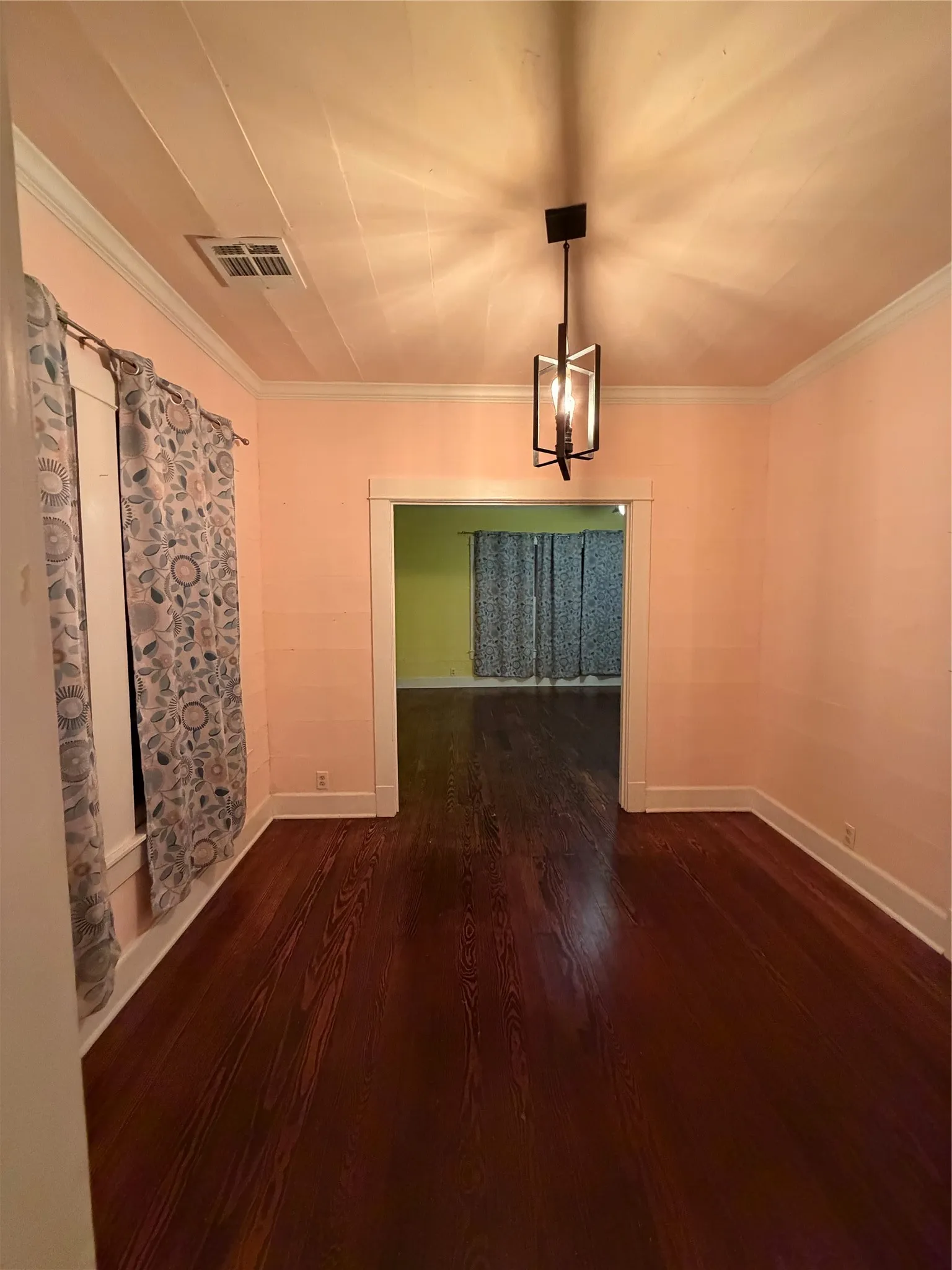 Single Family Residence For Sale in Falls County , 821 Ward Street, Marlin, Texas 76661, 2 Bedrooms, 1 Bathroom, Garage spaces, 1,407 Sqft, built in 1940, Price $174,999, mls#21258405, Real Estate Agent in Marlin, Homes For Sale in Falls county, Homes For Sale in Marlin, Realtor in Marlin Texas, Real Estate Brokerage Independent Realty Texas, Luminita Cordes Realtor