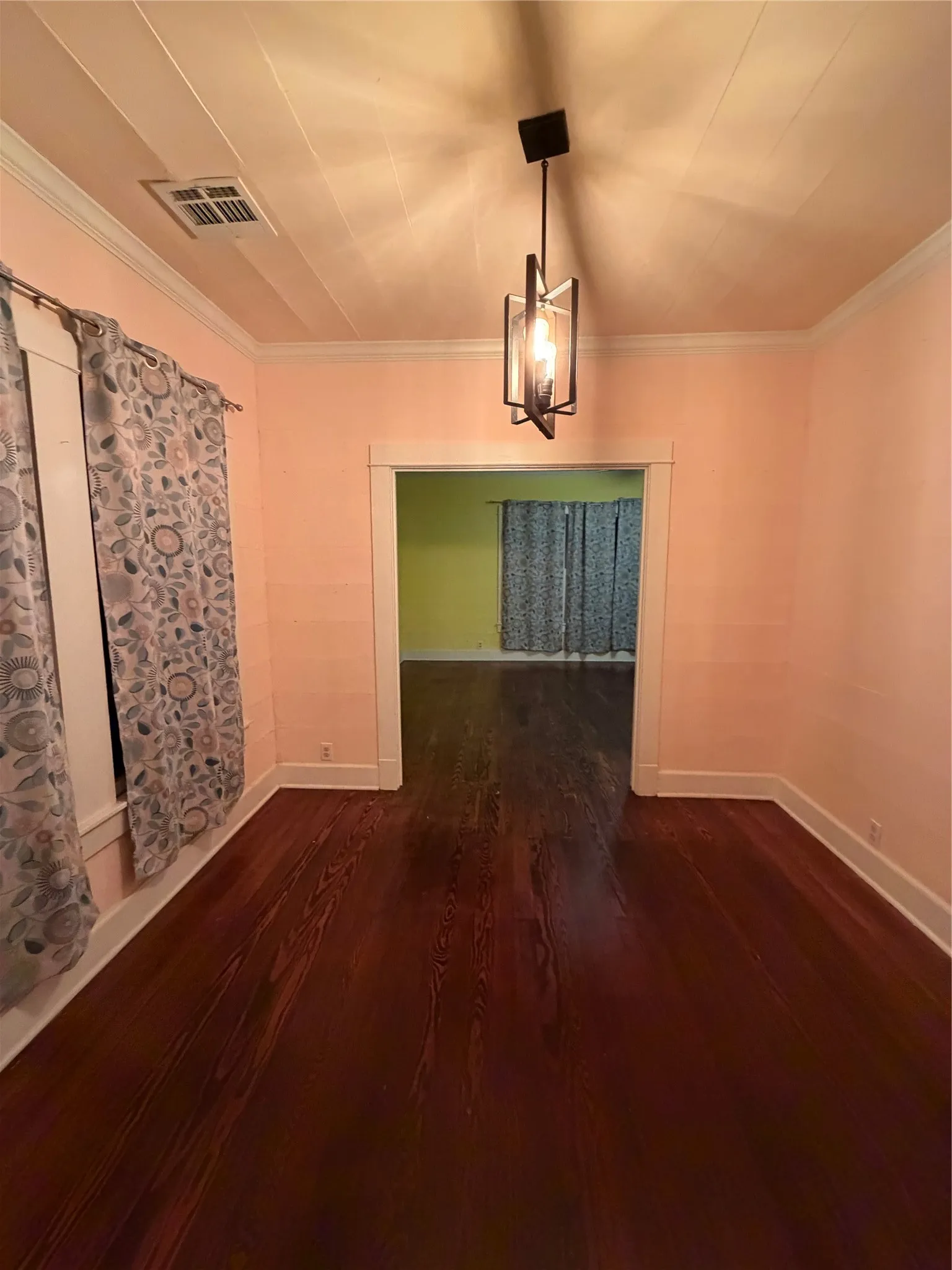 Single Family Residence For Sale in Falls County , 821 Ward Street, Marlin, Texas 76661, 2 Bedrooms, 1 Bathroom, Garage spaces, 1,407 Sqft, built in 1940, Price $174,999, mls#21258405, Real Estate Agent in Marlin, Homes For Sale in Falls county, Homes For Sale in Marlin, Realtor in Marlin Texas, Real Estate Brokerage Independent Realty Texas, Luminita Cordes Realtor