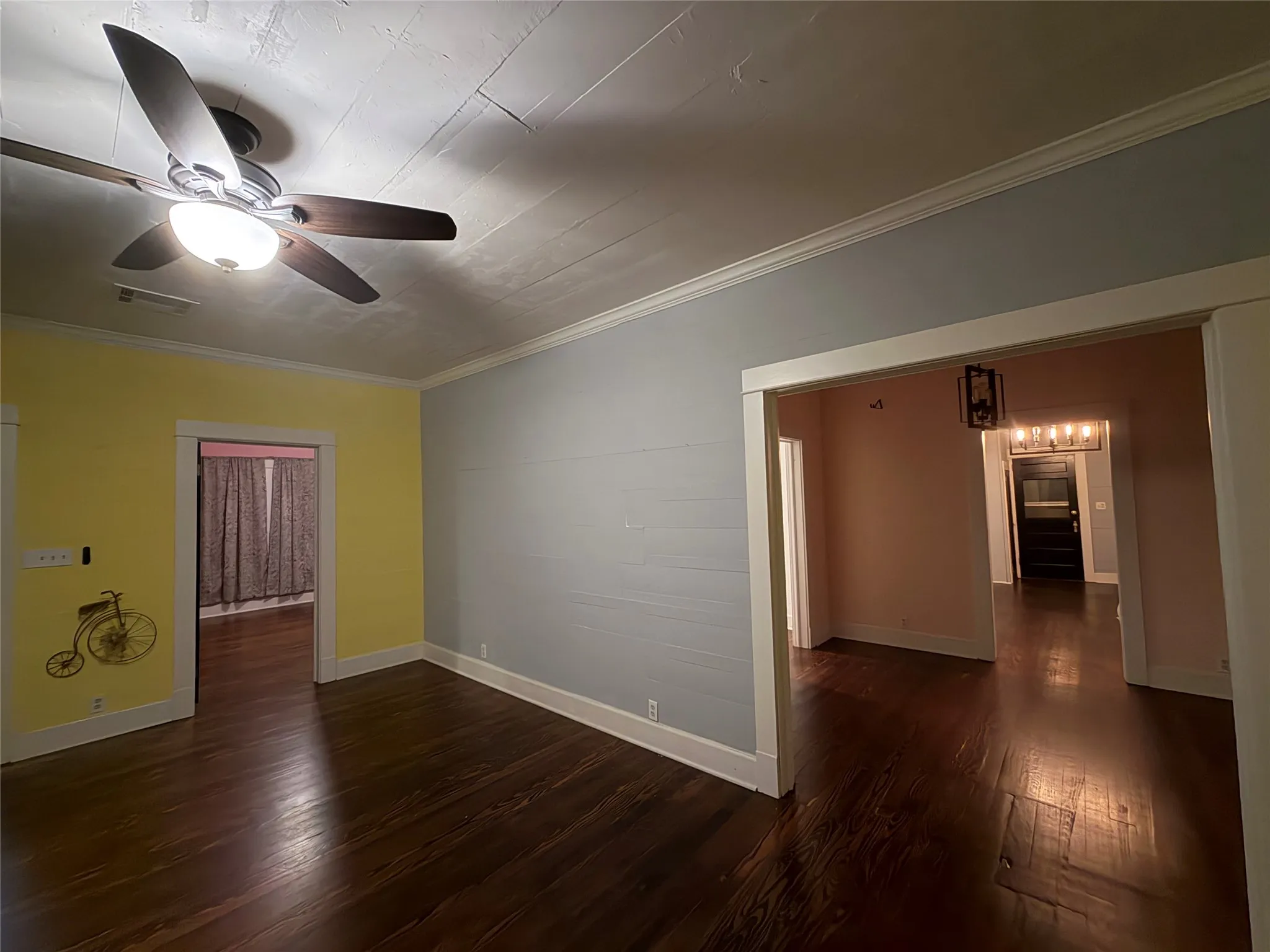 Single Family Residence For Sale in Falls County , 821 Ward Street, Marlin, Texas 76661, 2 Bedrooms, 1 Bathroom, Garage spaces, 1,407 Sqft, built in 1940, Price $174,999, mls#21258405, Real Estate Agent in Marlin, Homes For Sale in Falls county, Homes For Sale in Marlin, Realtor in Marlin Texas, Real Estate Brokerage Independent Realty Texas, Luminita Cordes Realtor